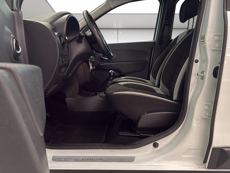 Dacia Lodgy 1.3 TCe 130 Stepway Plus|KLIMA|NAVI|TEMPO — photo 11