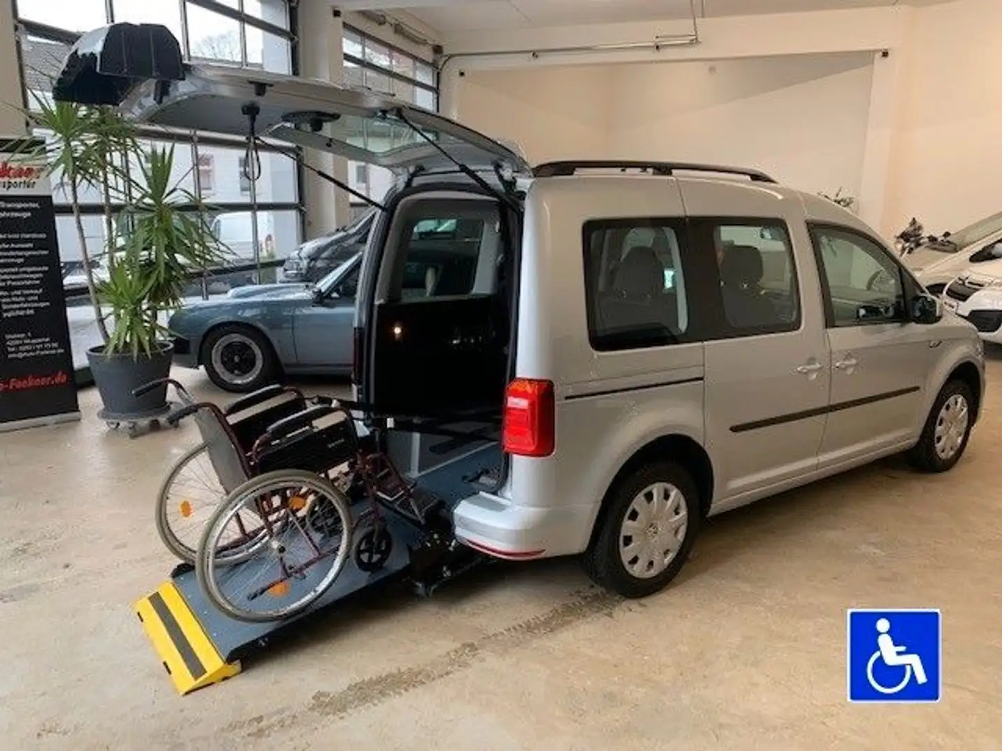 Volkswagen Caddy 1.2 Behindertengerecht Rampe 36.000 km Silber - 1