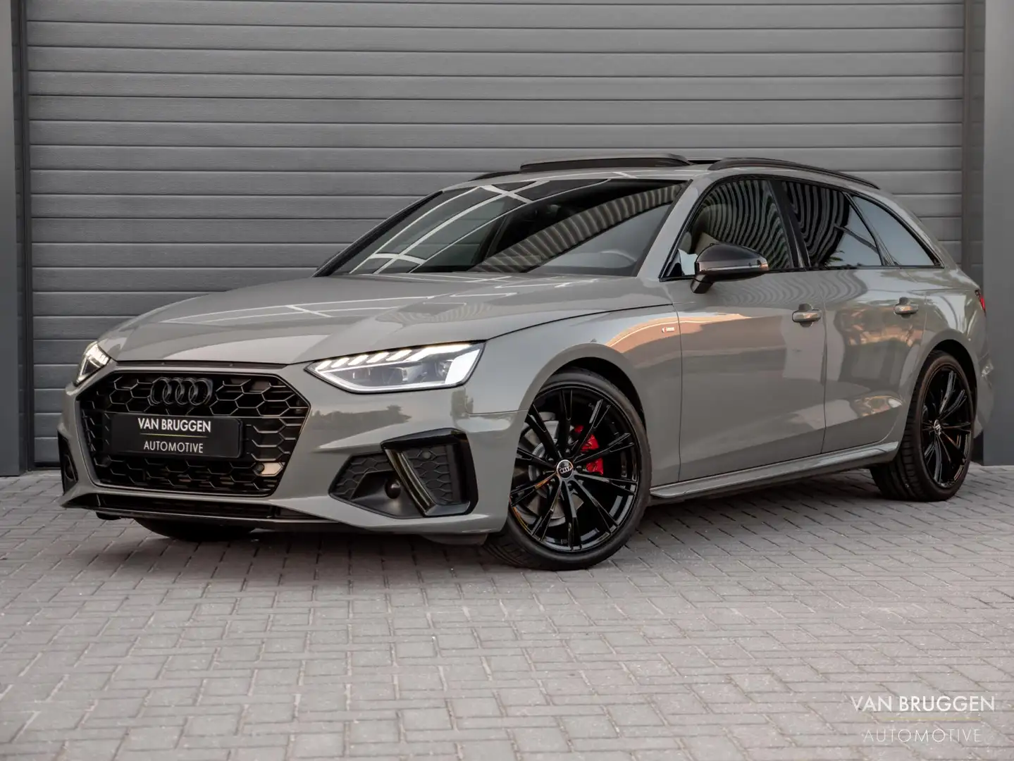 Audi A4 Avant 35 TFSI S edition Competition Pano NAP Quant Gris - 1