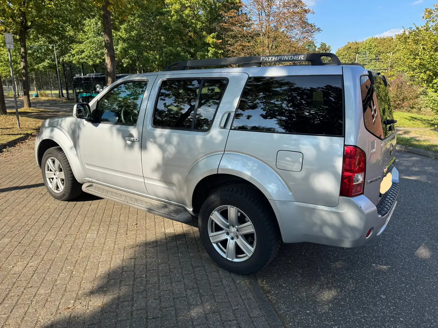 Nissan Pathfinder 2.5 dCi LE Gris - 2