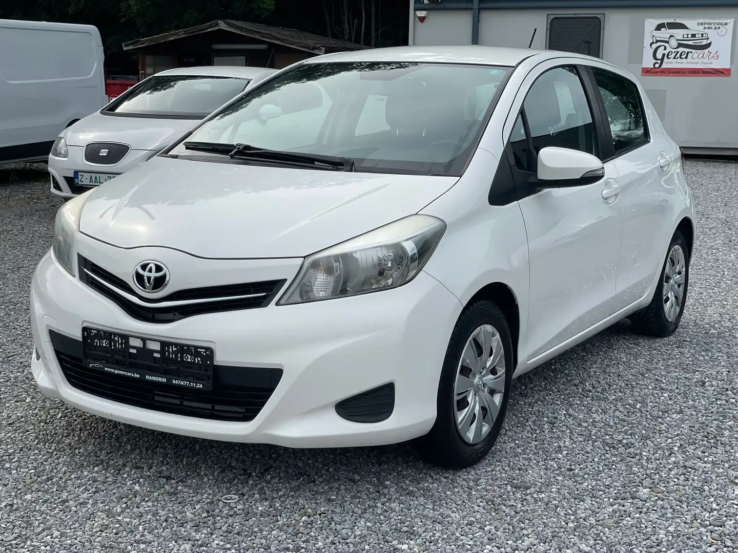 Toyota Yaris 1.3i CLIM CARNET COMPLET NAVIGATION Wit - 1