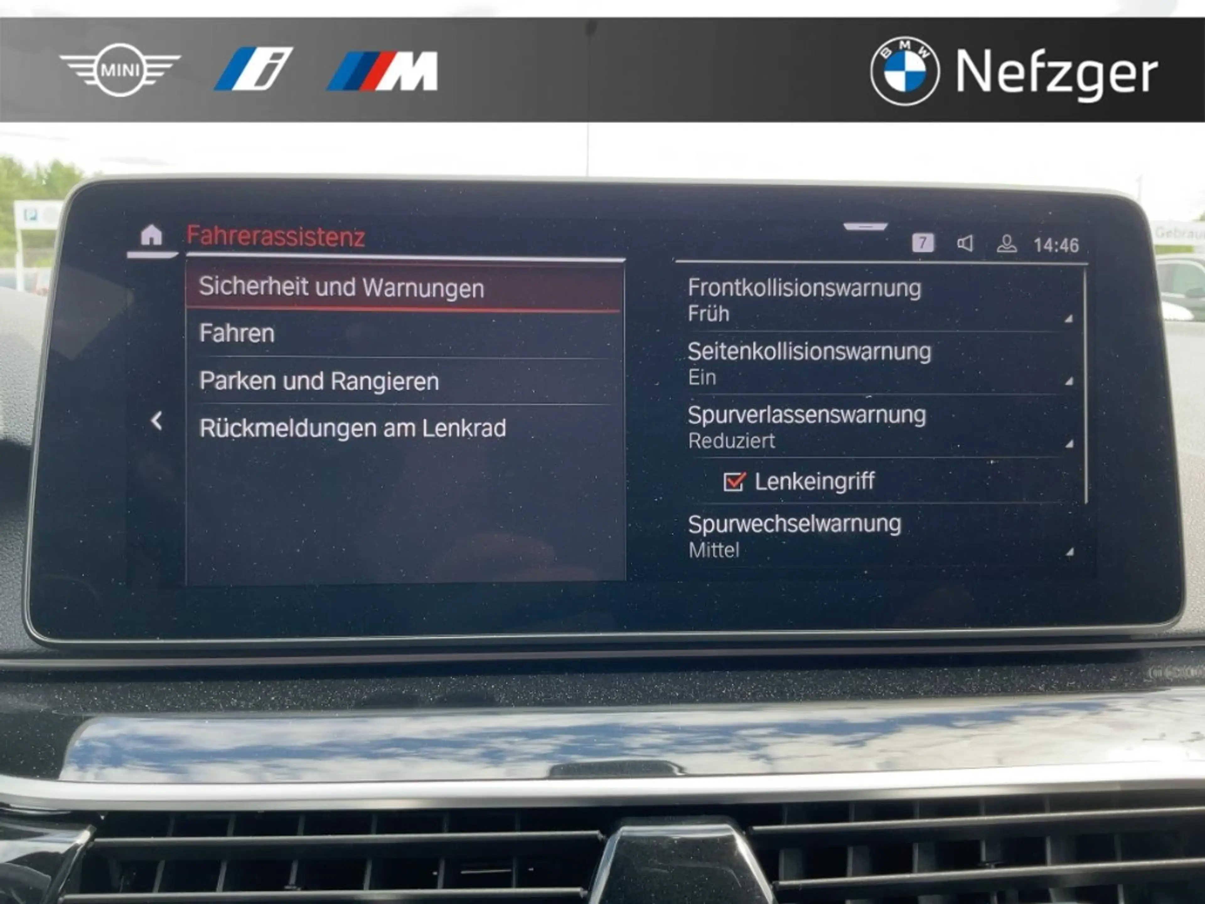 BMW 540 d xDrive Touring M Sport Soft-Close Head-Up — photo 15