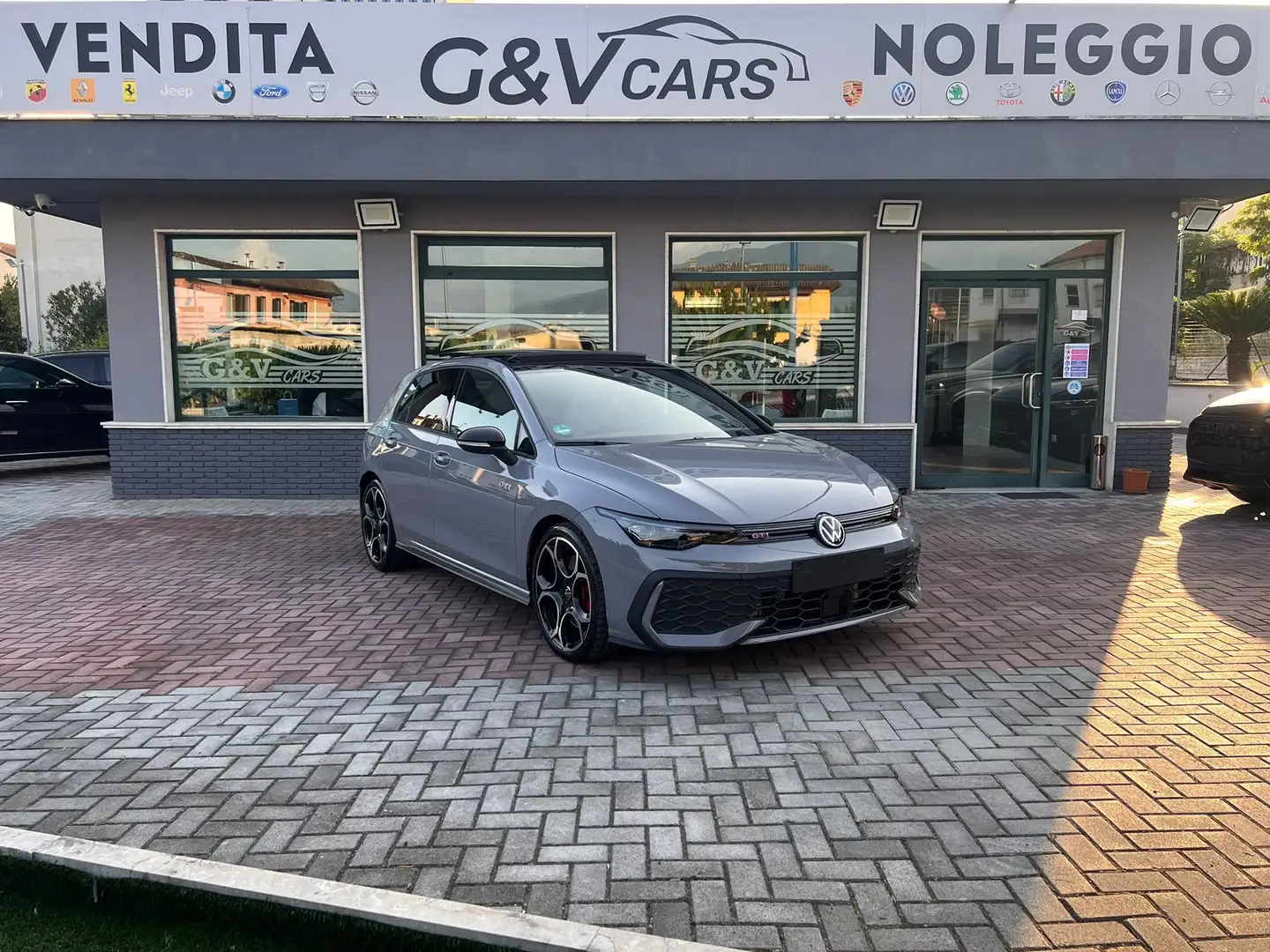 Volkswagen Golf GTI 265cv acc€16.625noleggio con riscatto noscoring Grigio - 1