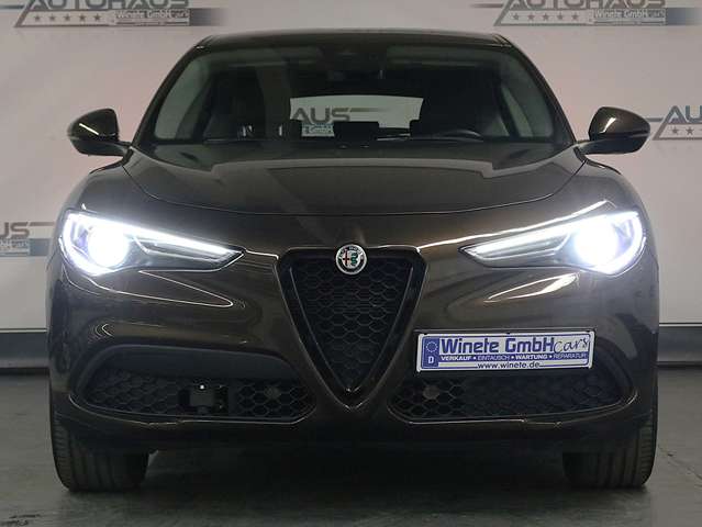 Alfa Romeo Stelvio Super*1HAND*AHK*NAVI*LEDER*KAMERA*PDC*Xenon*uvm