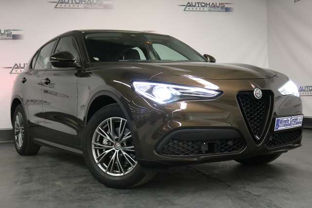 Imagine Alfa Romeo Stelvio Super*1HAND*AHK*NAVI*LEDER*KAMERA*PDC*Xenon*uvm