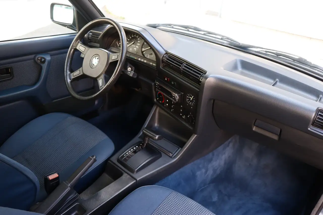BMW 325i A, foto 12
