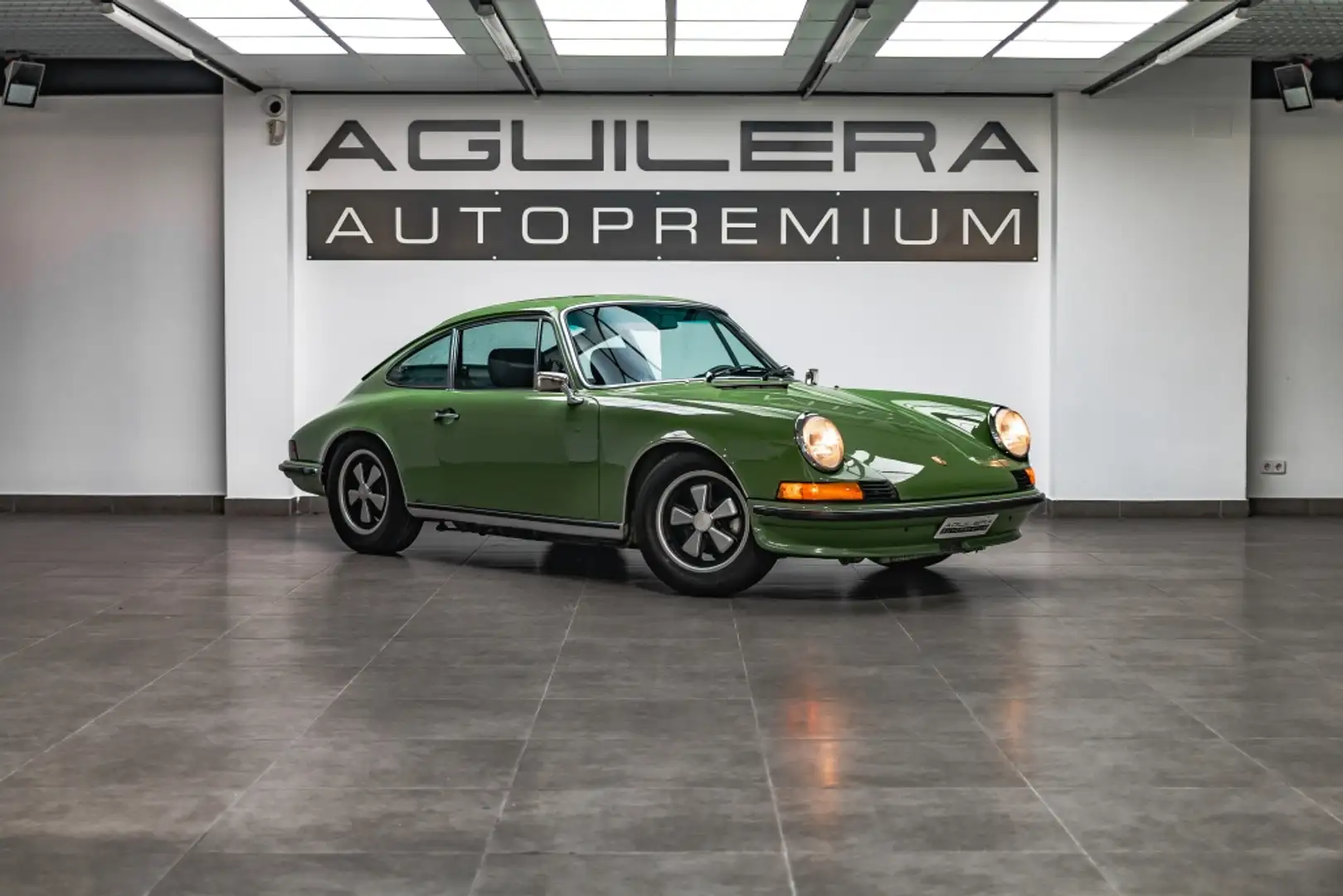 Porsche 911 T 2.4 Verde - 1
