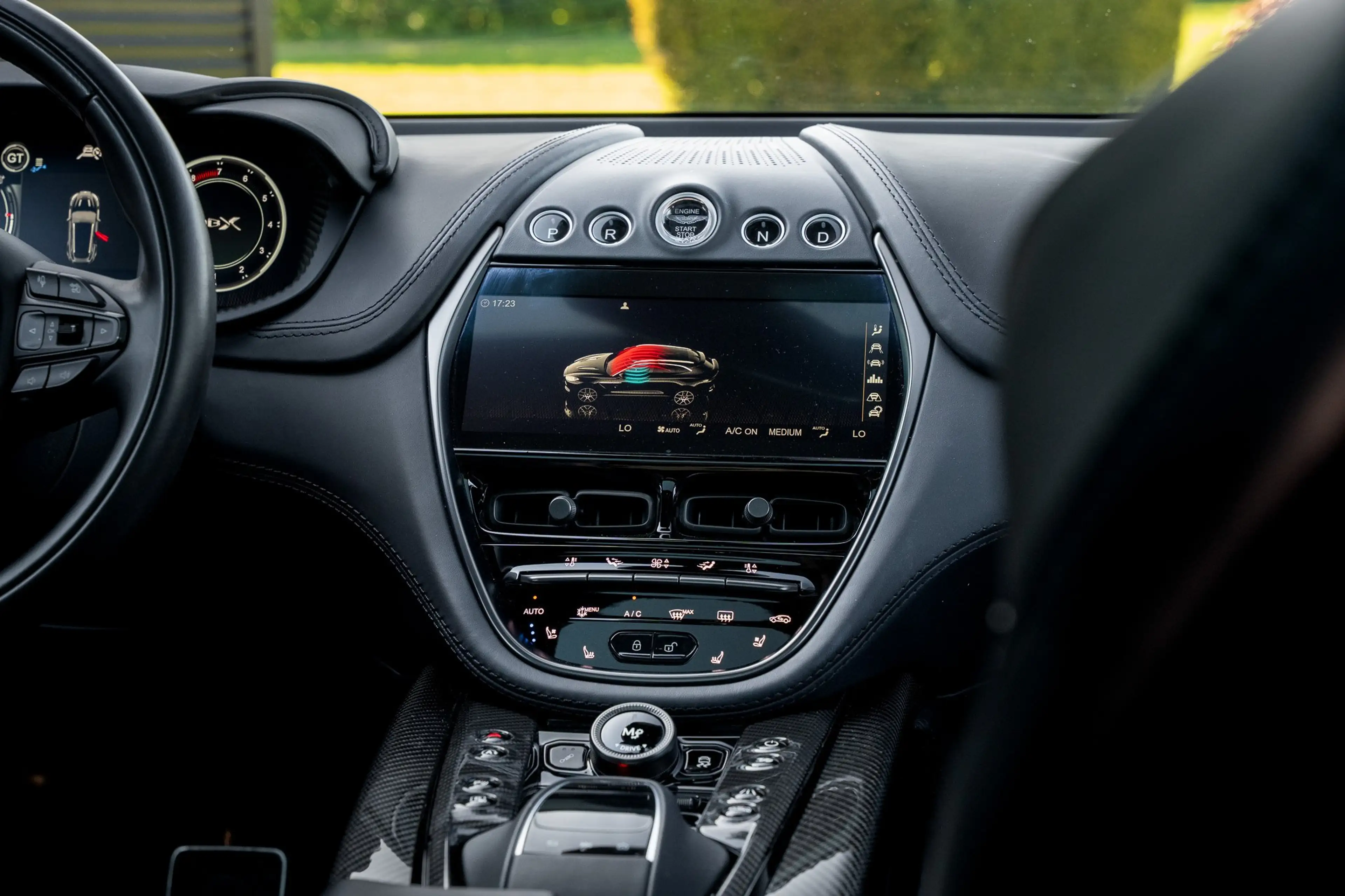 Aston Martin DBX 707 / 1 Owner — photo 14
