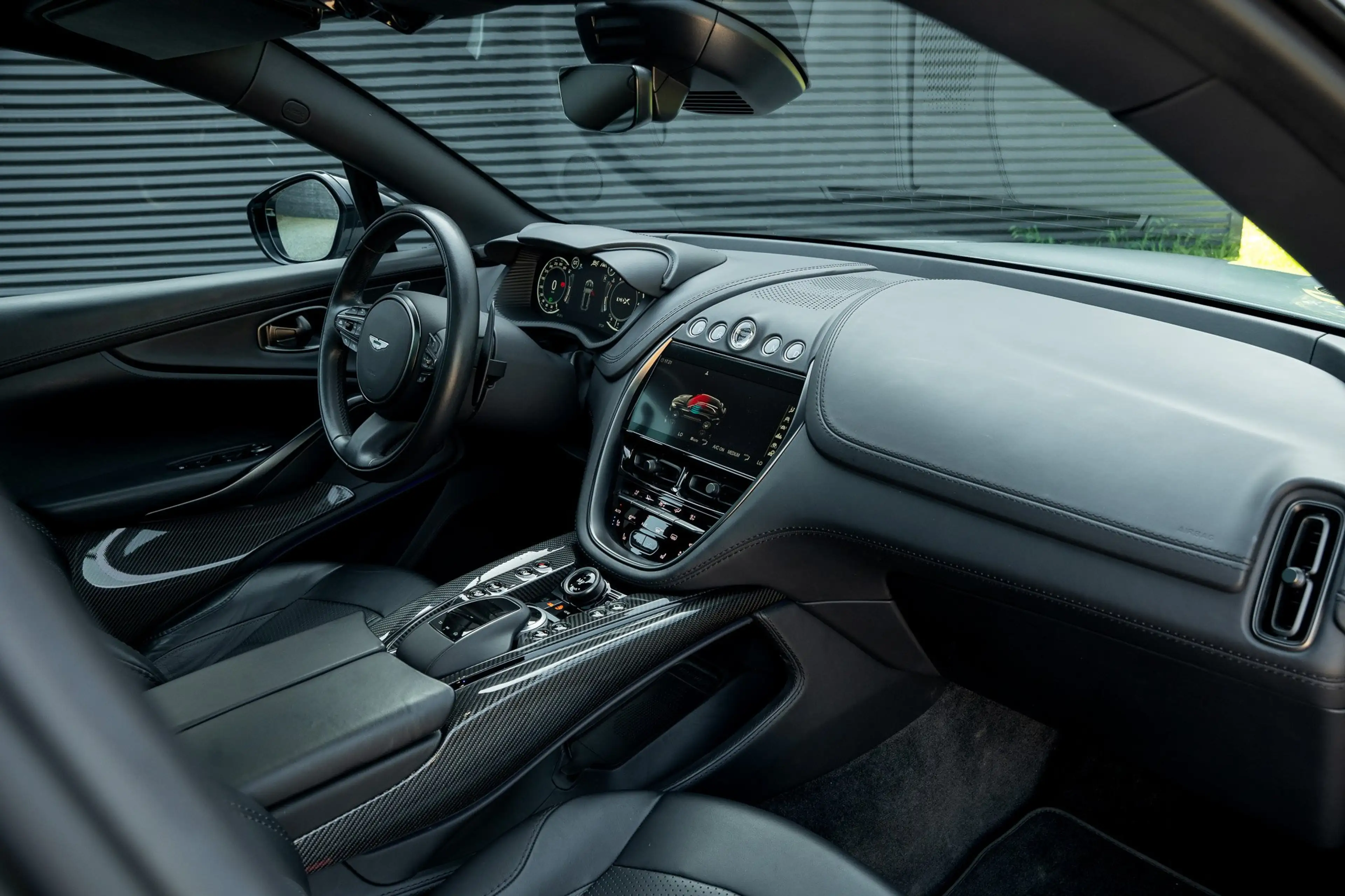 Aston Martin DBX 707 / 1 Owner — photo 11