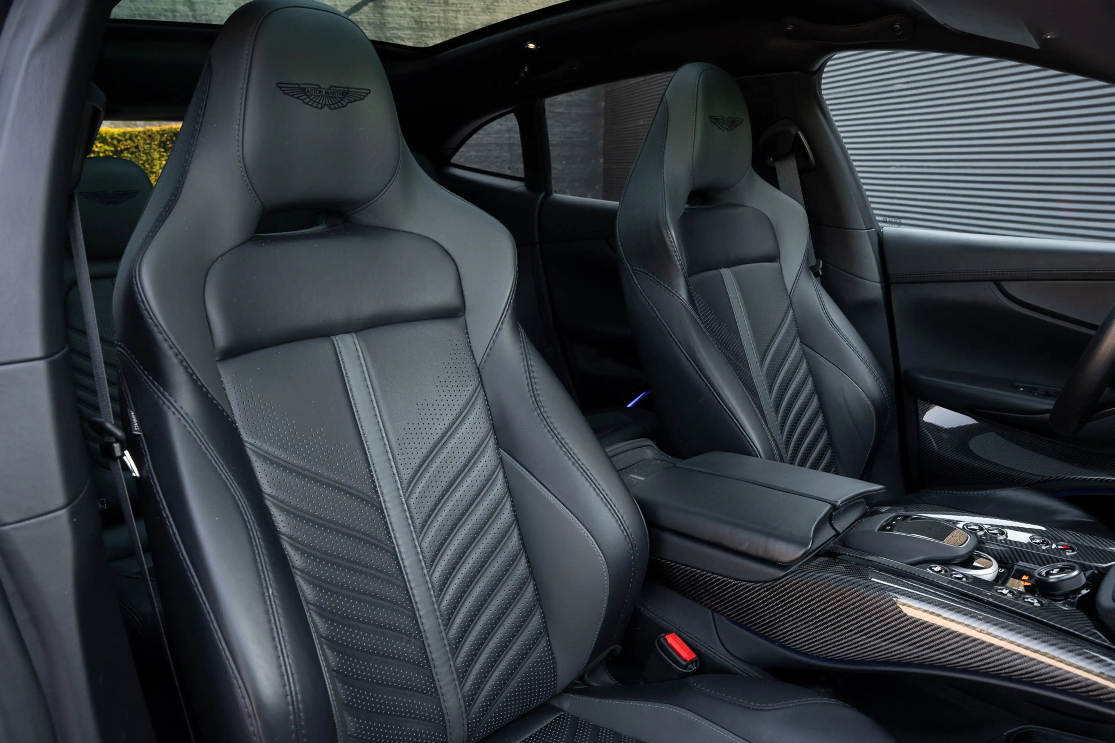 Aston Martin DBX 707 / 1 Owner — photo 13