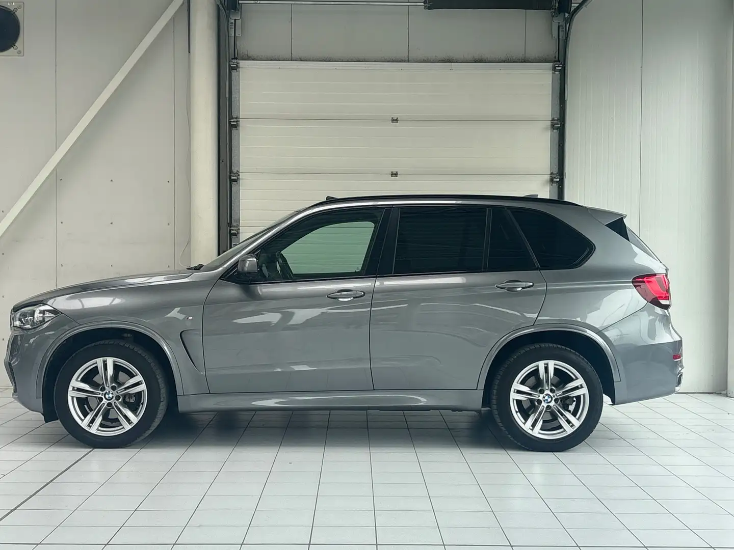 BMW X5 3.0 dAS xDrive30 *PACK M*XENON*TOIT*GPS*CAMERA360* Gris - 2
