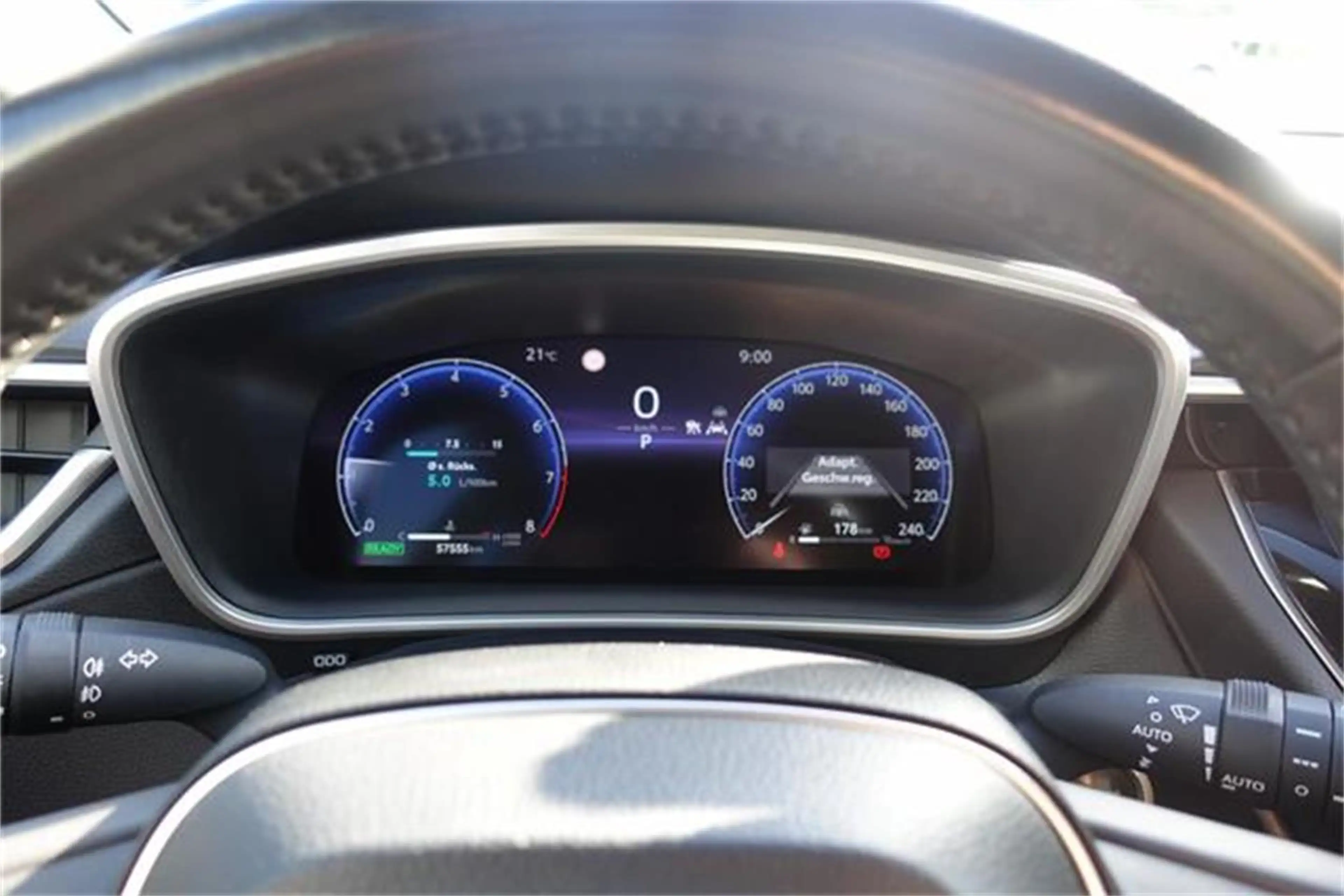 Toyota Corolla Cross 2,0 Hybrid Active Drive AWD — photo 2