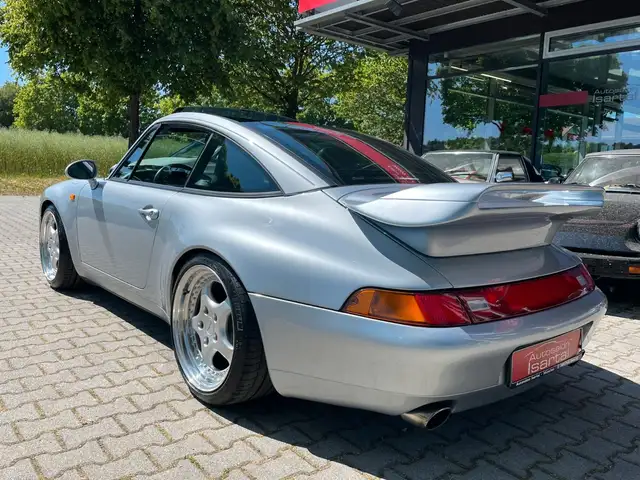 Porsche 911 view 9