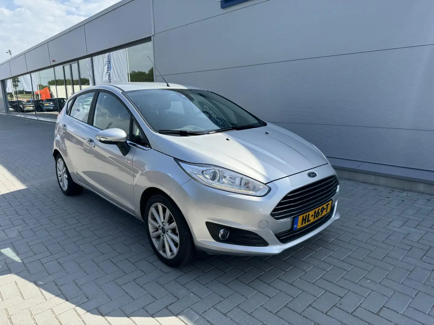 Ford Fiesta 1.0 EcoBoost Titanium 100pk | Advanced Technology Grijs - 2