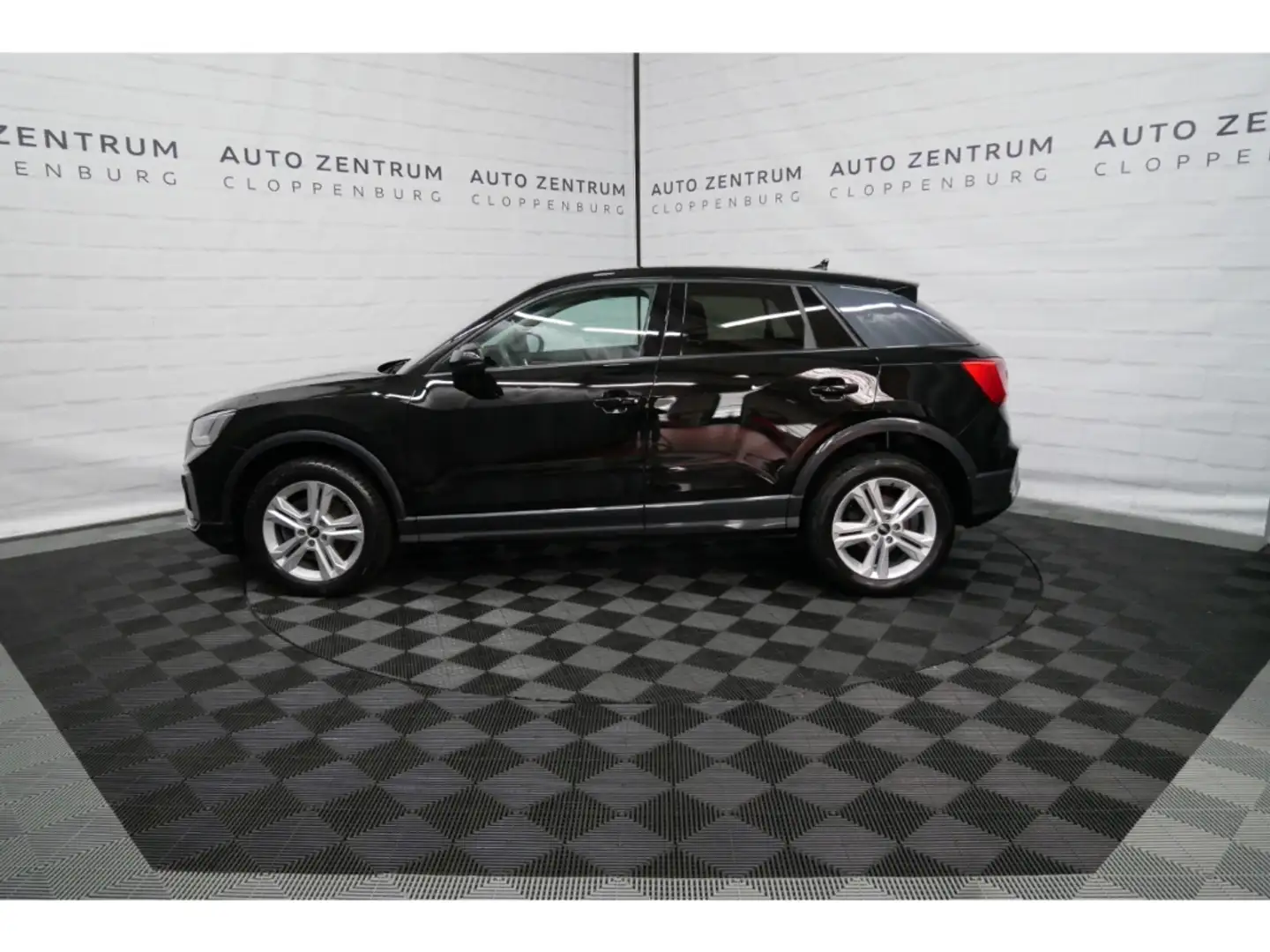 Audi Q2 35 TDI q  Pano+LED+Navi+Leder+Virtual+Kamera Schwarz - 2