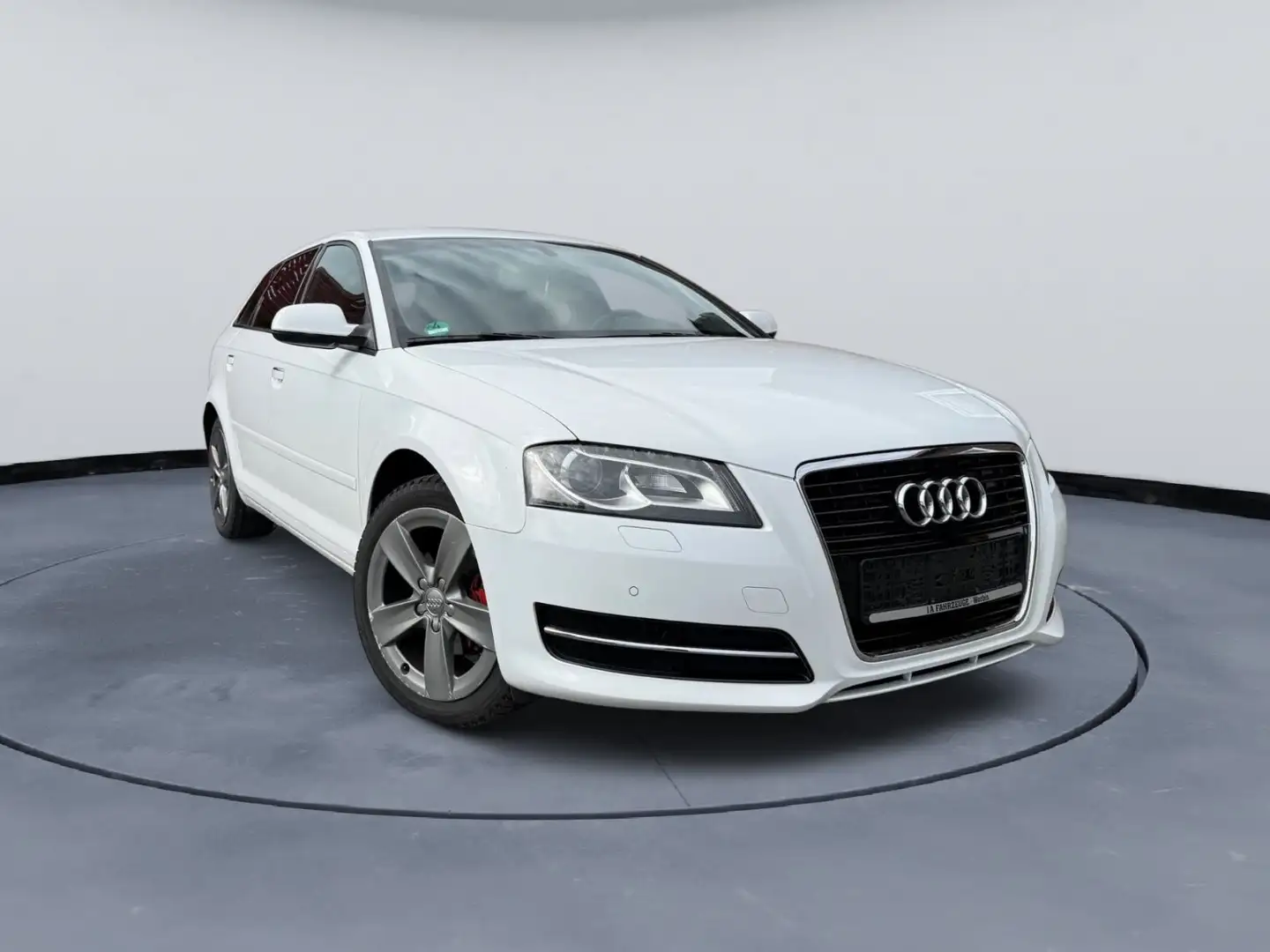 Audi A3 Sportback 1.8 TFSI Ambiente Weiß - 2