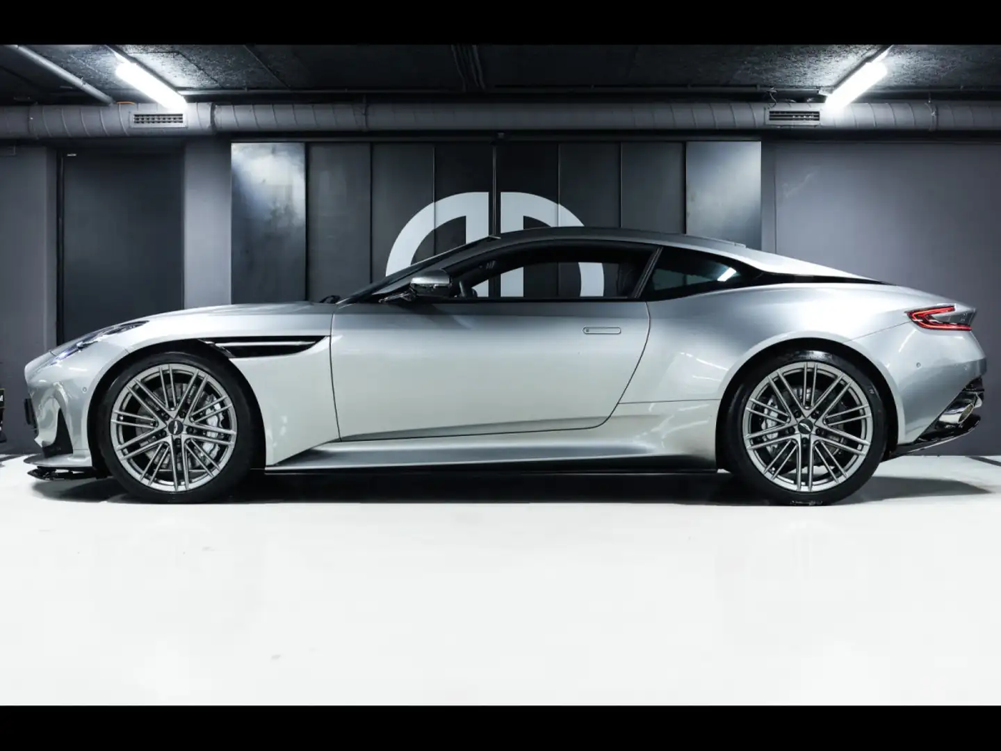 Aston Martin DB12 COUPE 4.0 V8°ALUMINITE SILVER°21'' Grau - 2