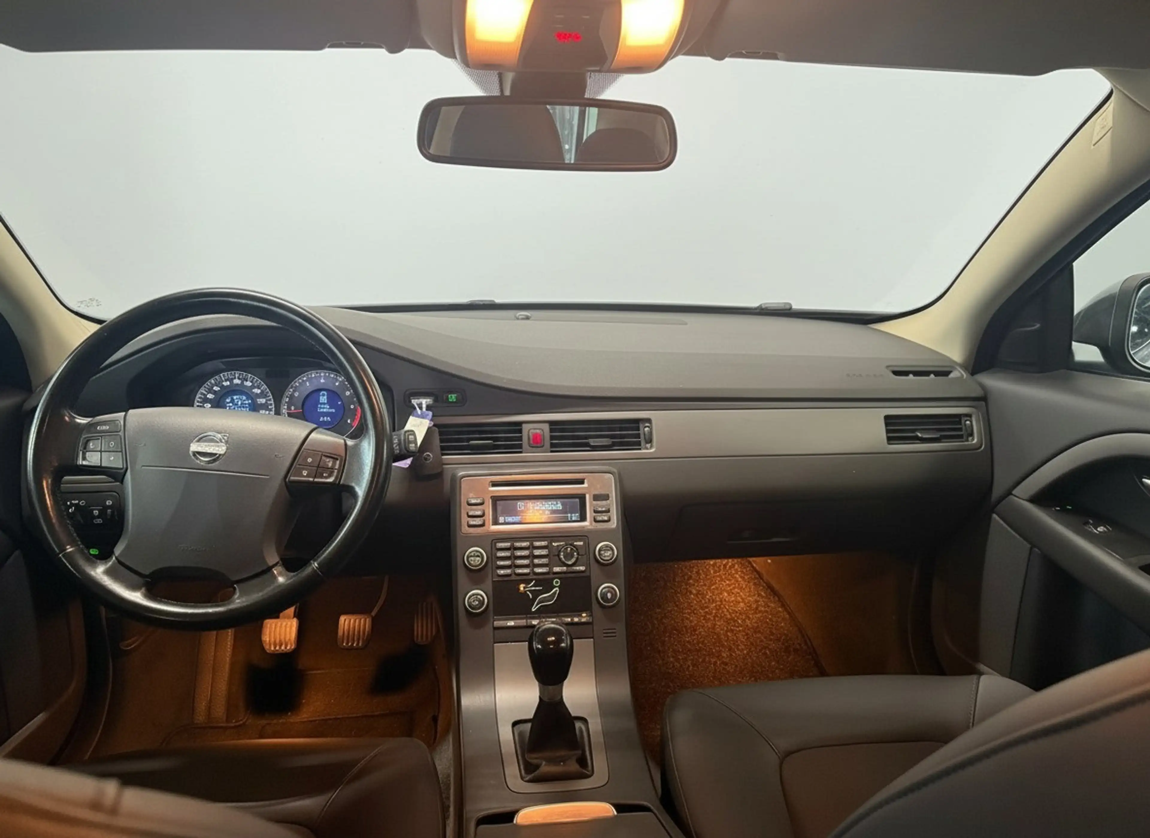 Volvo V70 2.0 — photo 11