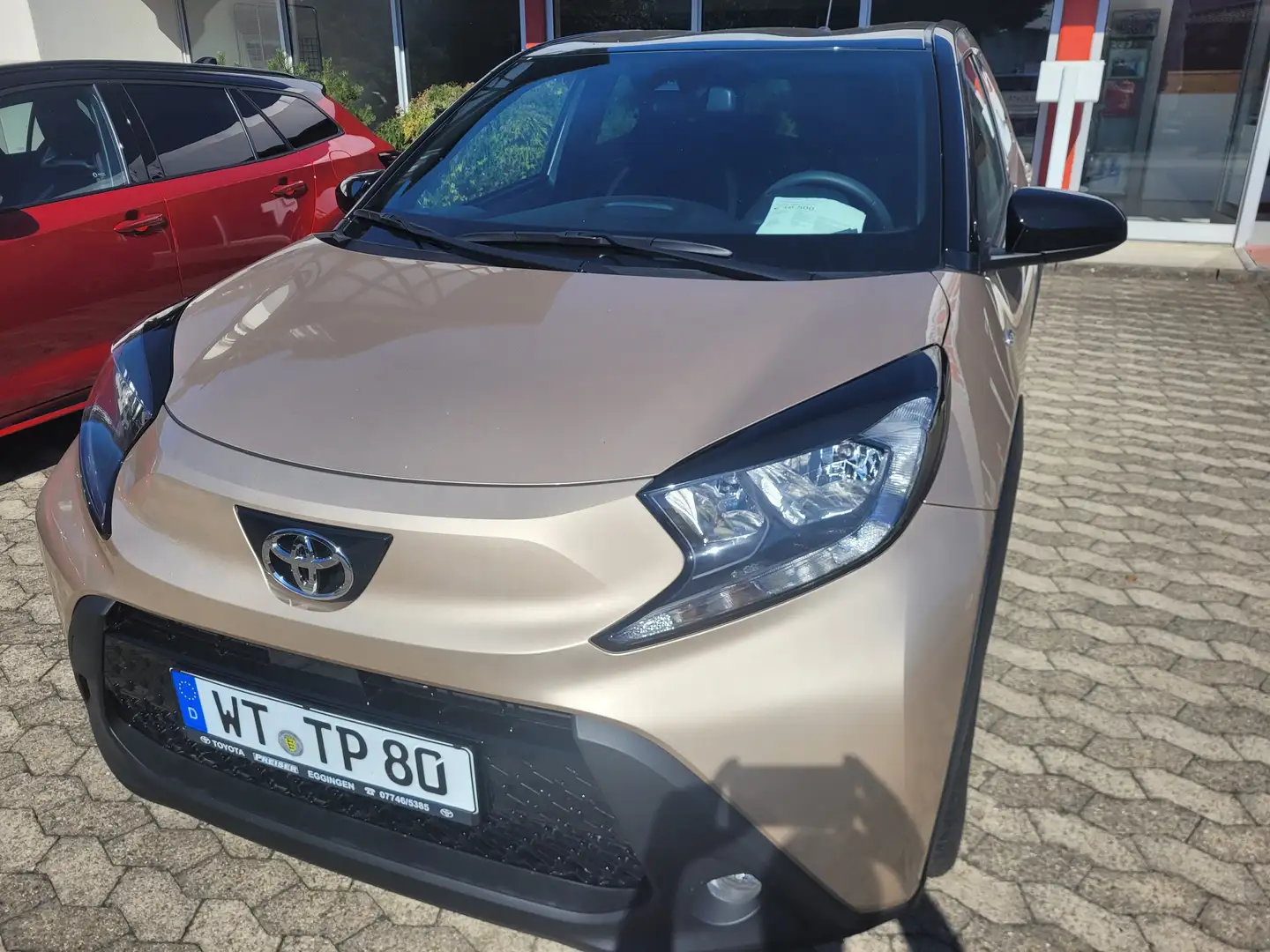 Toyota Aygo X Team D u.a. DAB/Sitzhzg./Kamera/Klima/Tempomat Beige - 2