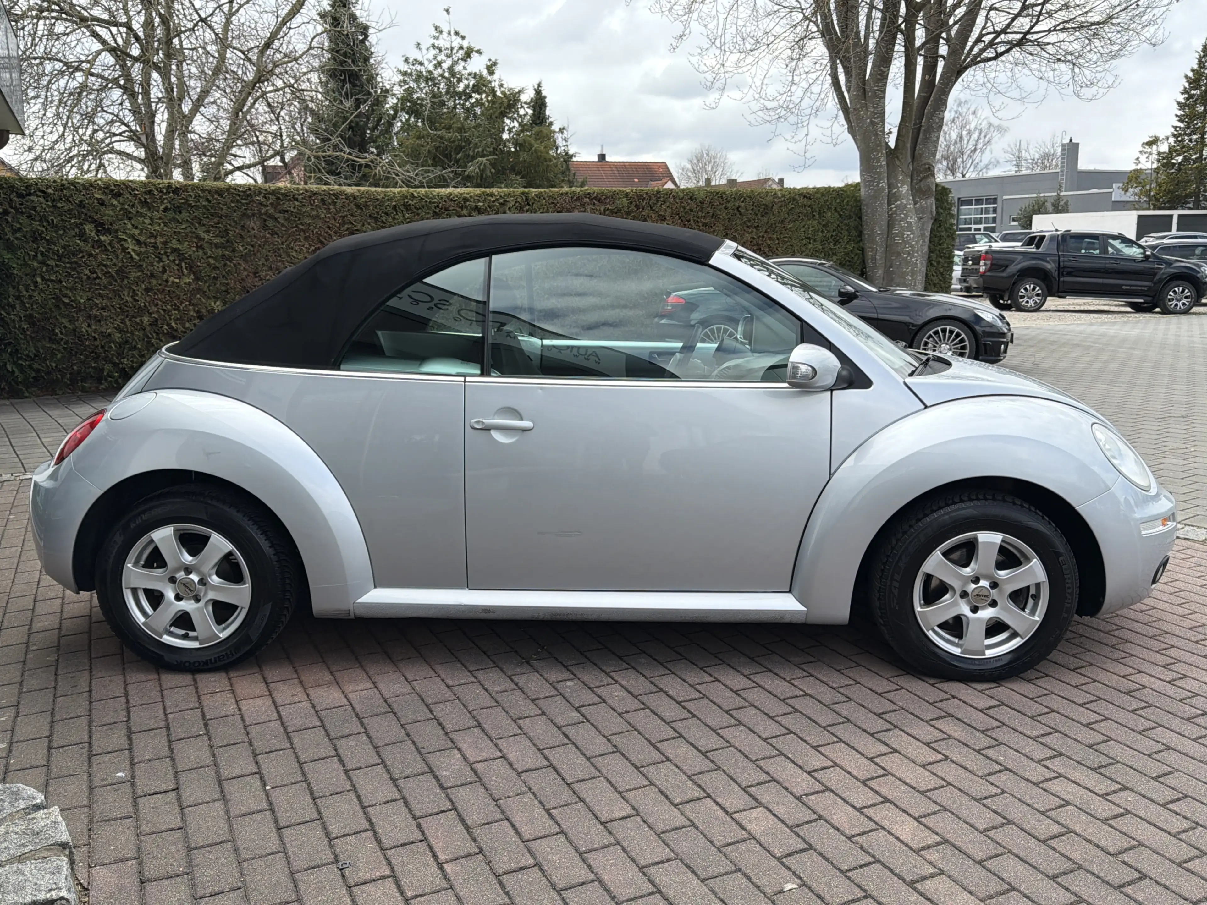 Volkswagen Beetle 1.6l Cabrio Klima*el. Verdeck* — photo 3