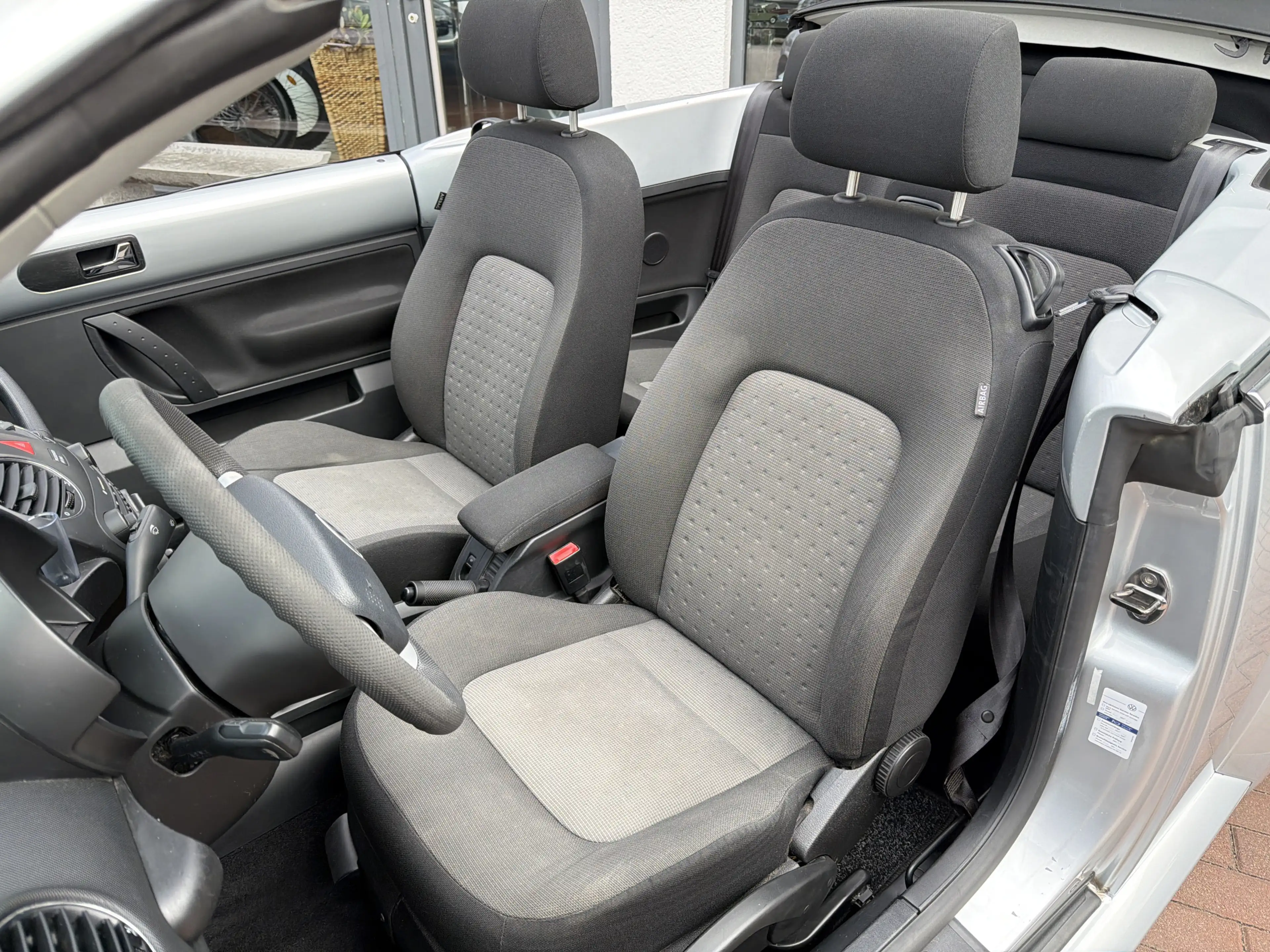 Volkswagen Beetle 1.6l Cabrio Klima*el. Verdeck* — photo 7