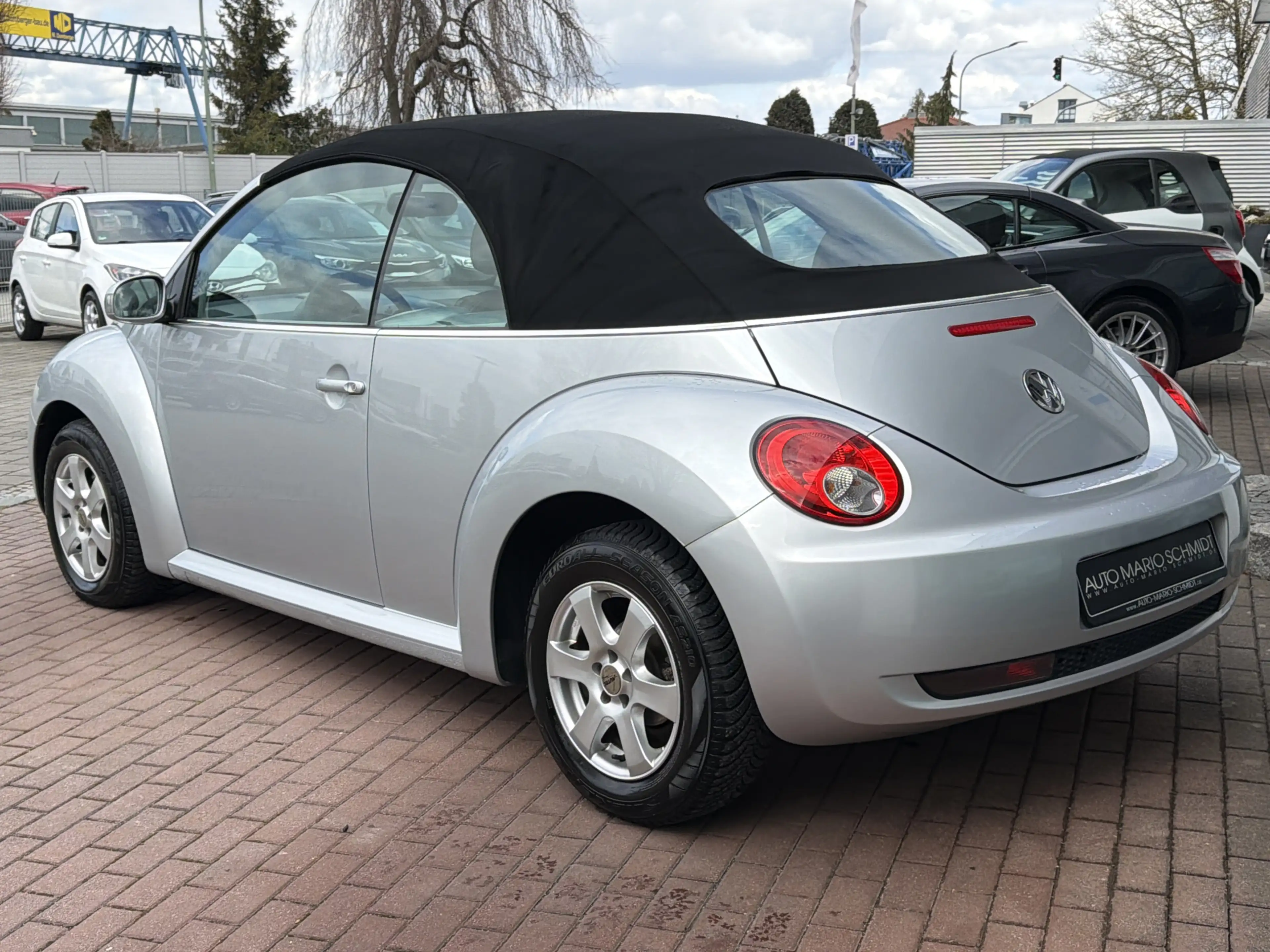 Volkswagen Beetle 1.6l Cabrio Klima*el. Verdeck* — photo 2