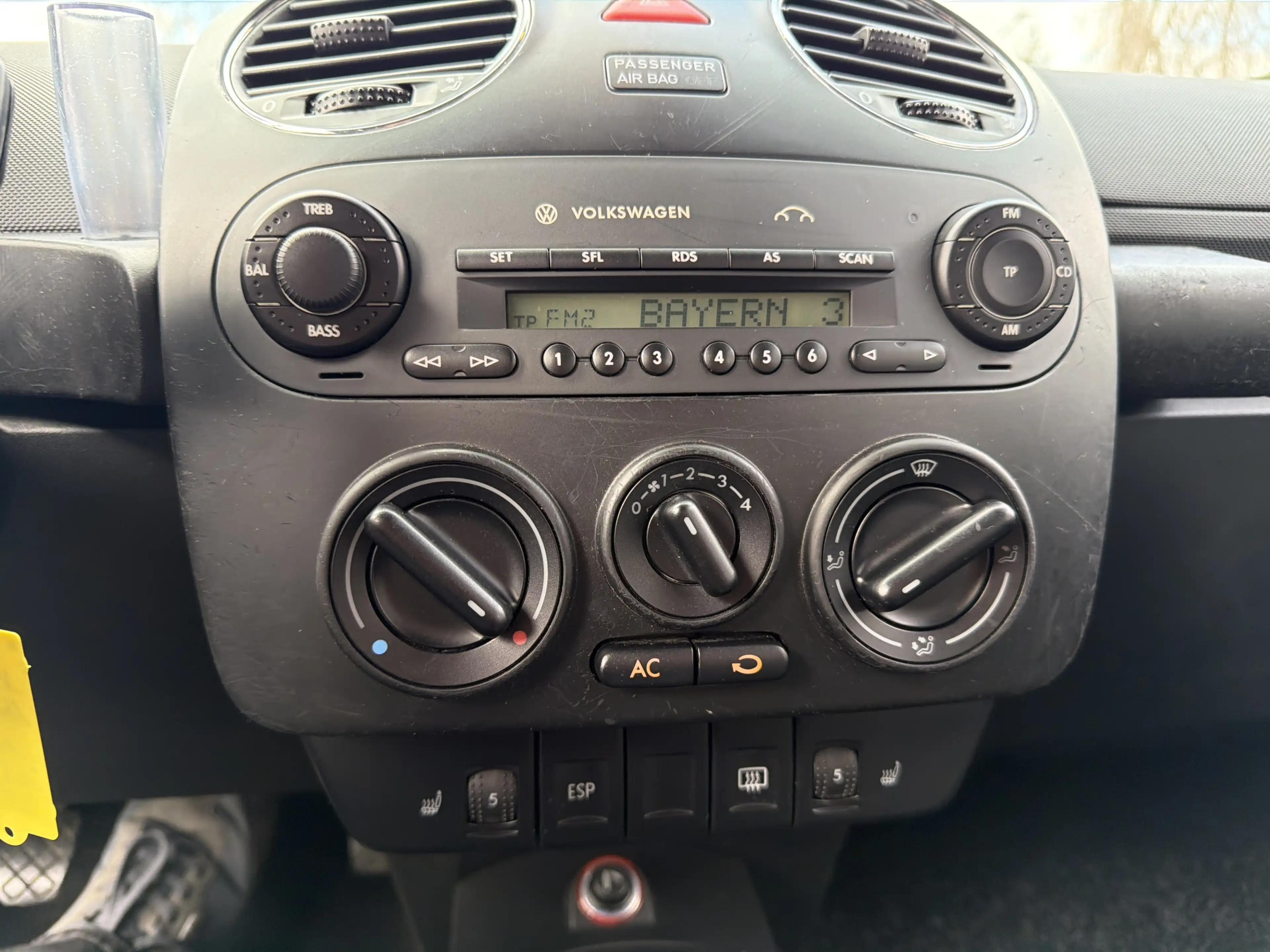 Volkswagen Beetle 1.6l Cabrio Klima*el. Verdeck* — photo 15