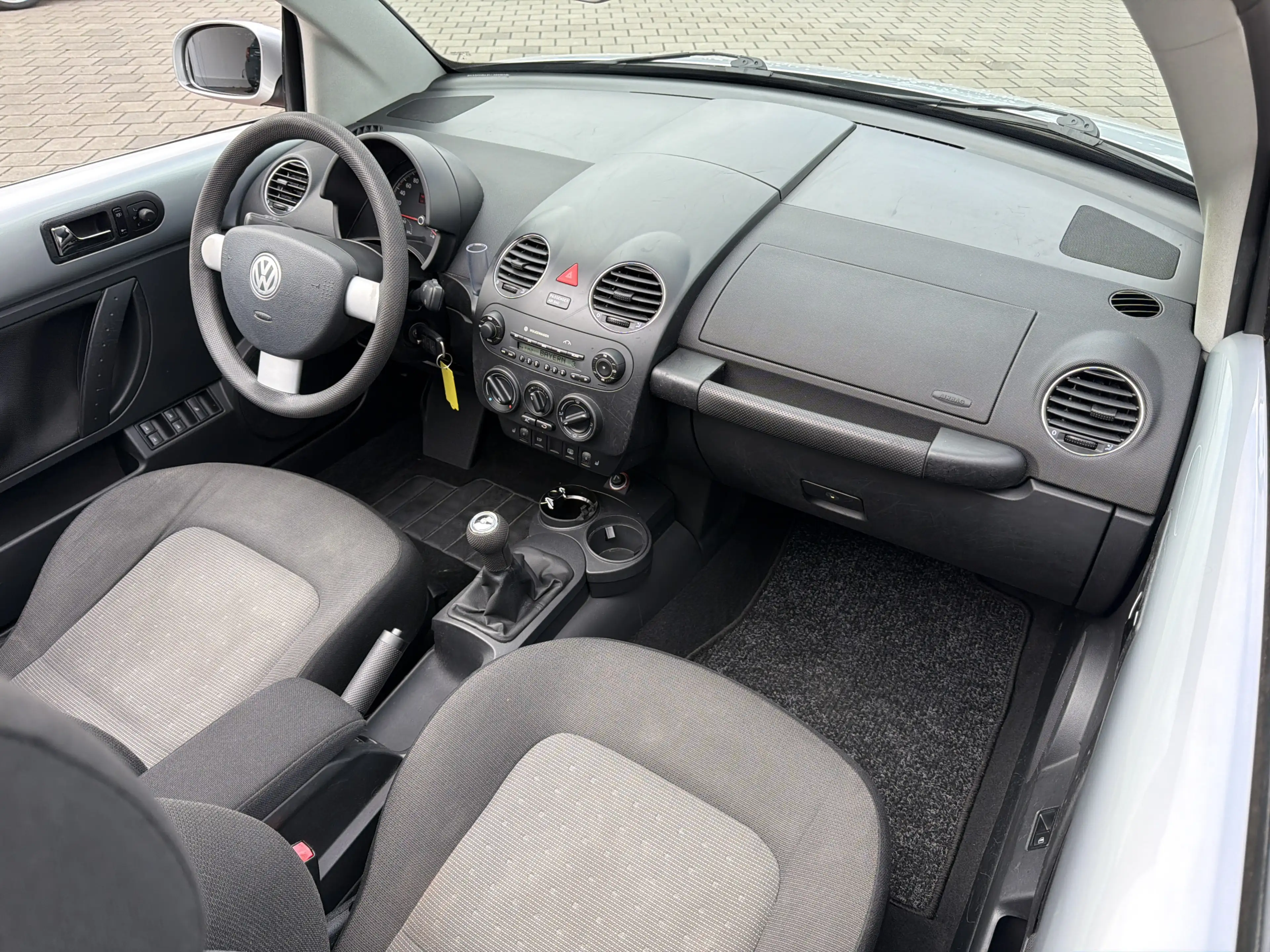 Volkswagen Beetle 1.6l Cabrio Klima*el. Verdeck* — photo 9