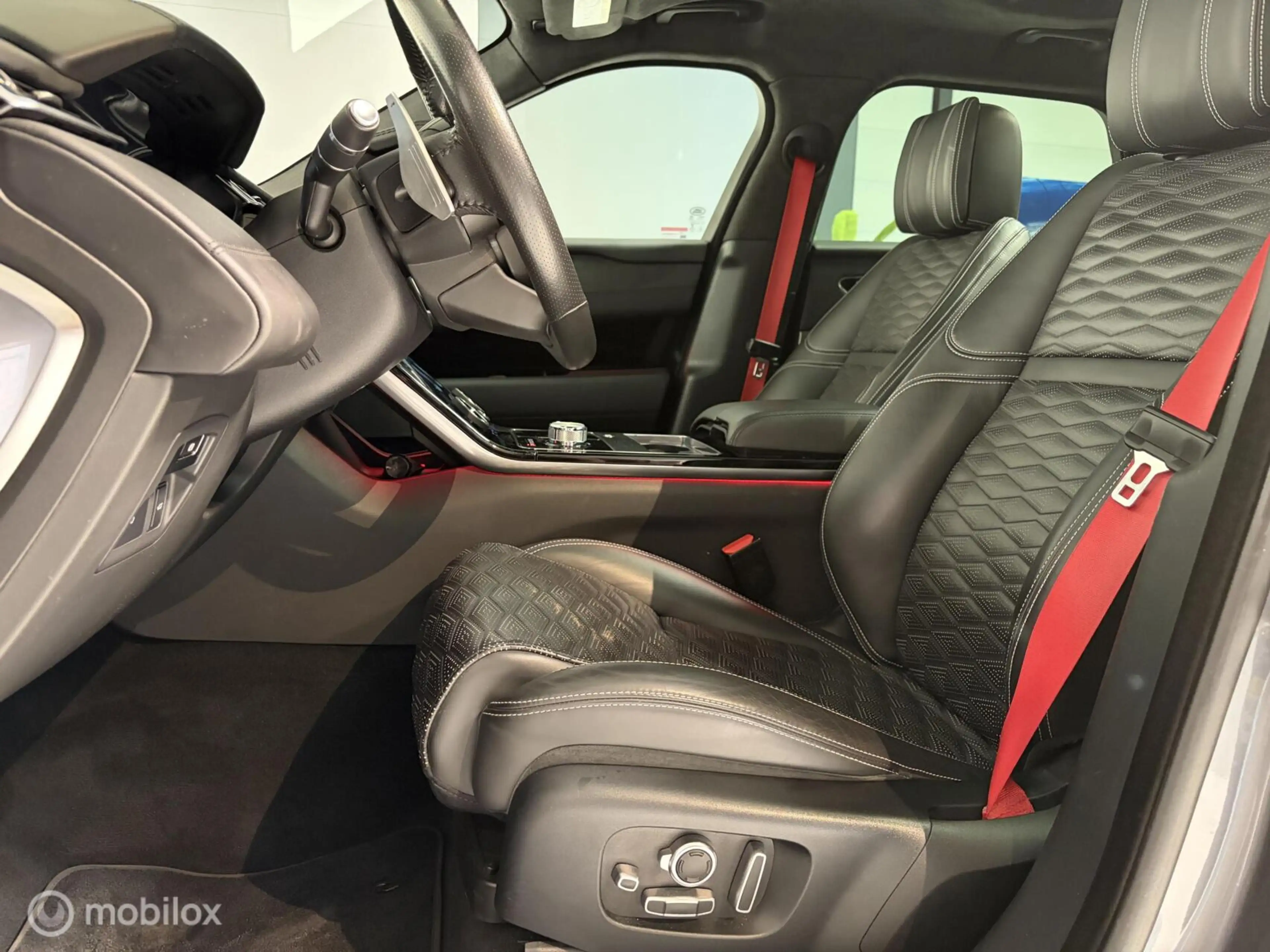 Land Rover Range Rover Velar 5.0 V8 SVAutobiography Dynamic — photo 3