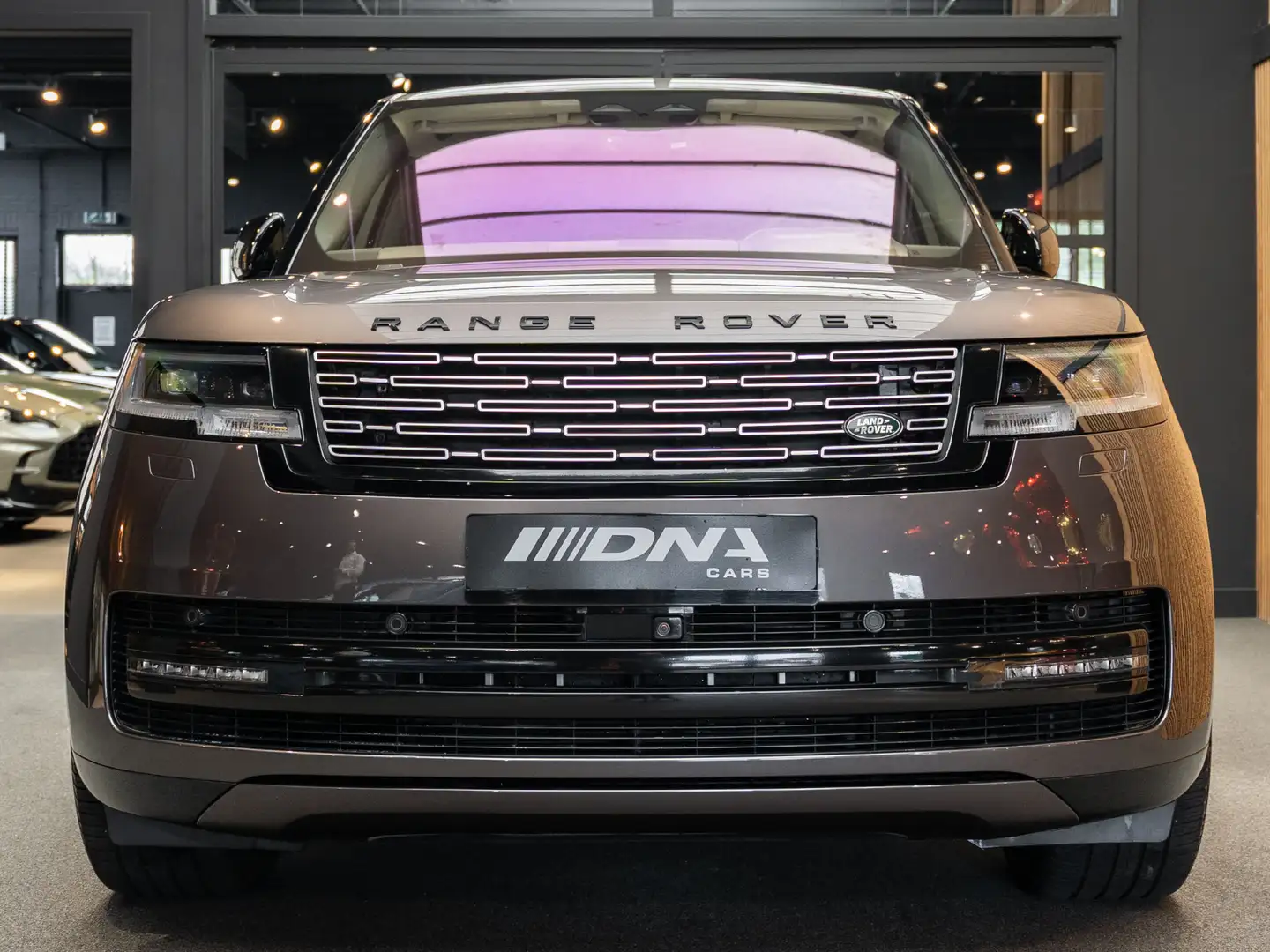 Land Rover Range Rover 4.4 P530 First Edition MHEV Grijs - 2