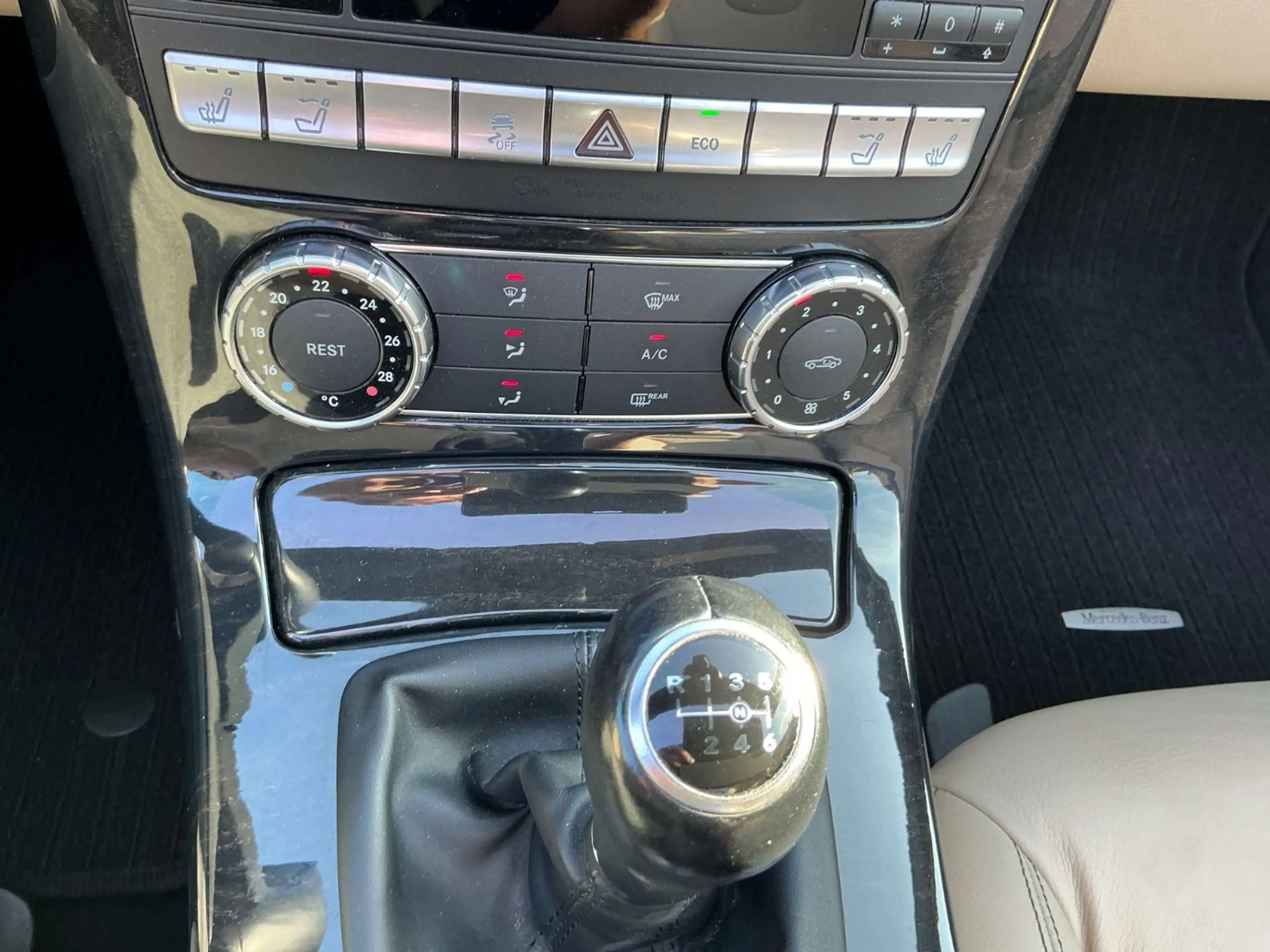 Mercedes-Benz SLK 200 Roadster Leder Airscarf Navi SHZ — photo 25