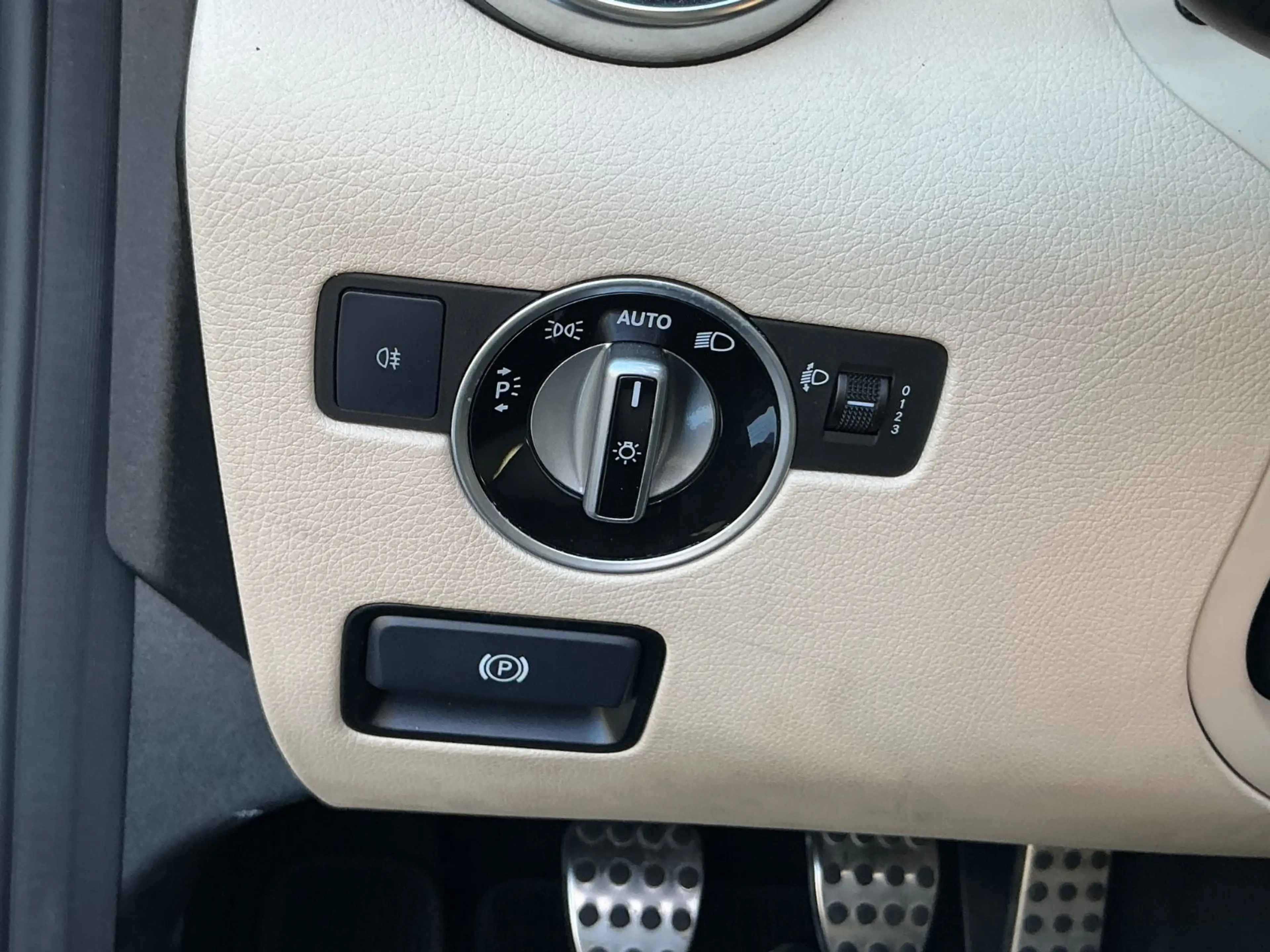 Mercedes-Benz SLK 200 Roadster Leder Airscarf Navi SHZ — photo 26