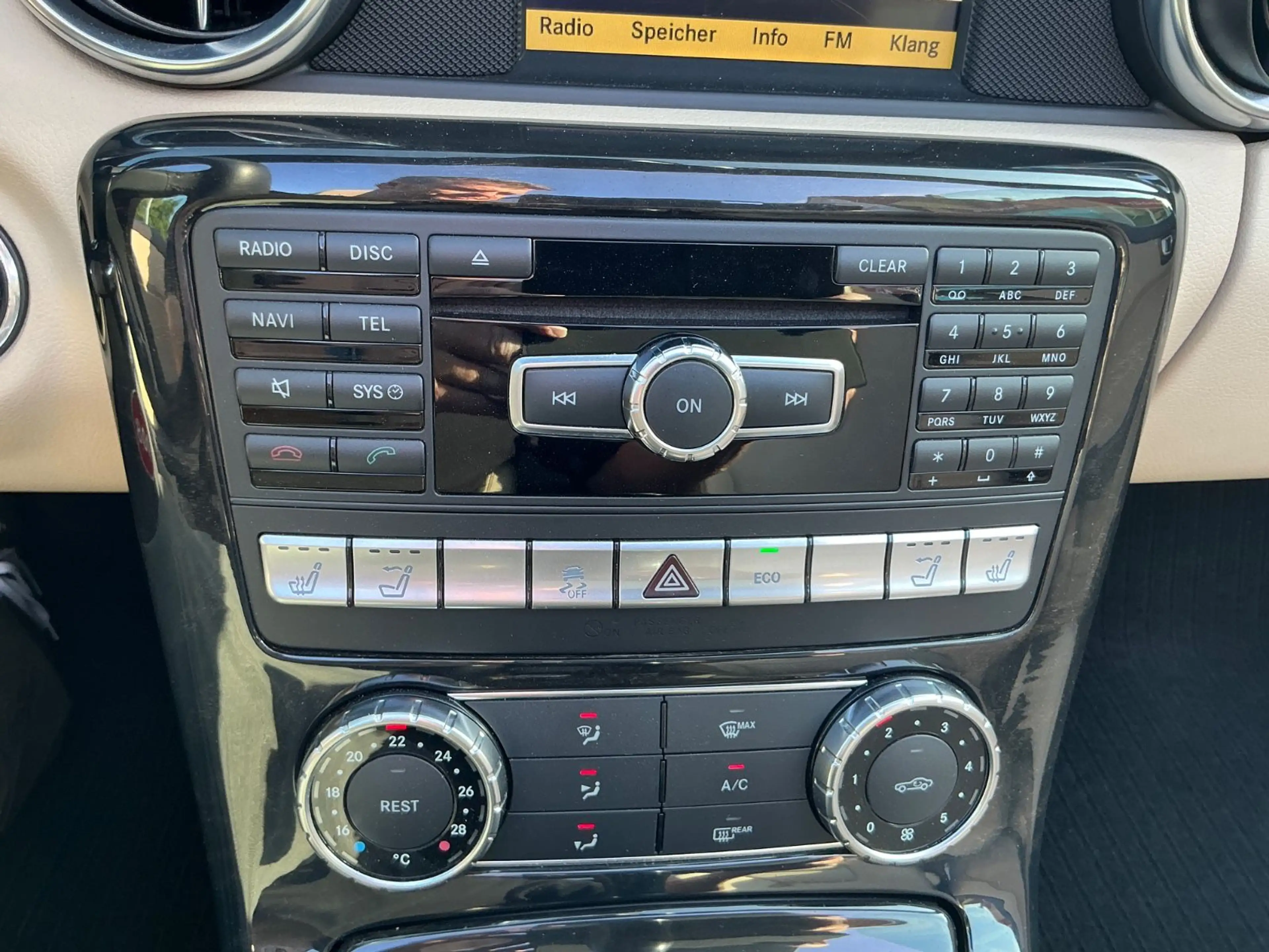 Mercedes-Benz SLK 200 Roadster Leder Airscarf Navi SHZ — photo 23