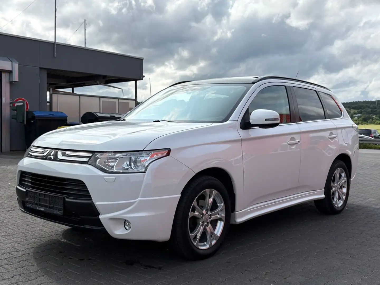 Mitsubishi Outlander ClearTec 4WD 7Sitzer Navi Tüv Neu Leder Kamera Blanco - 1