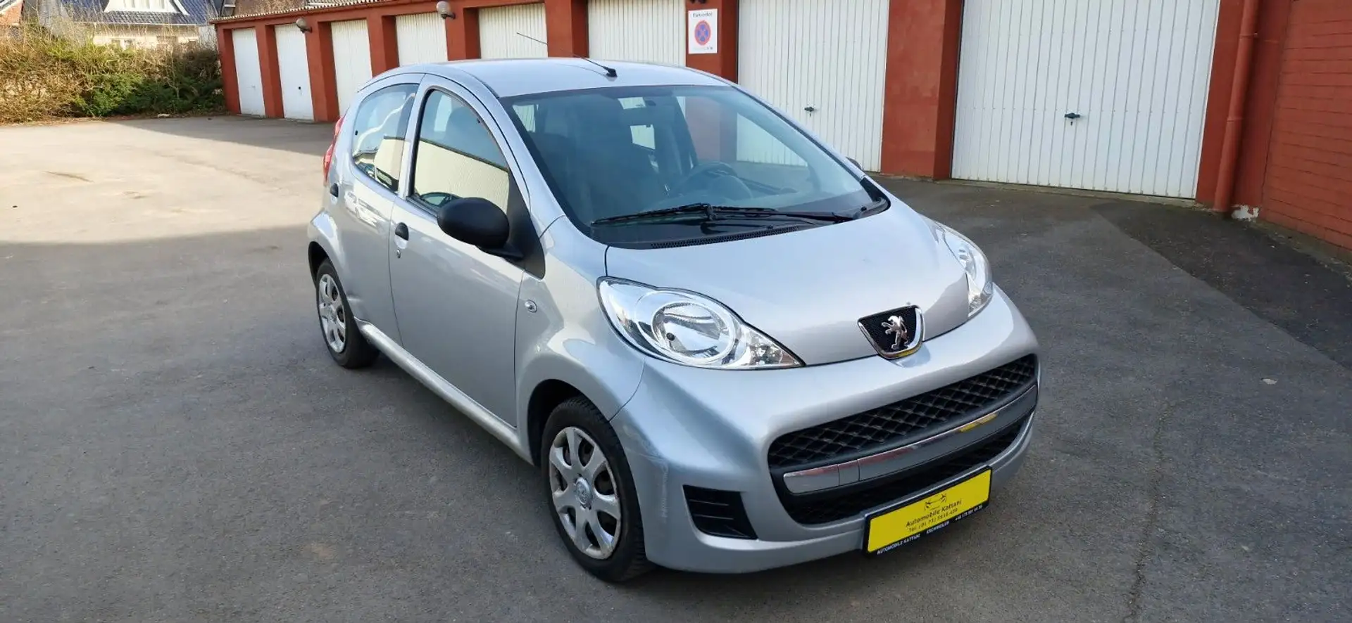 Peugeot 107 Petit Filou Grau - 2