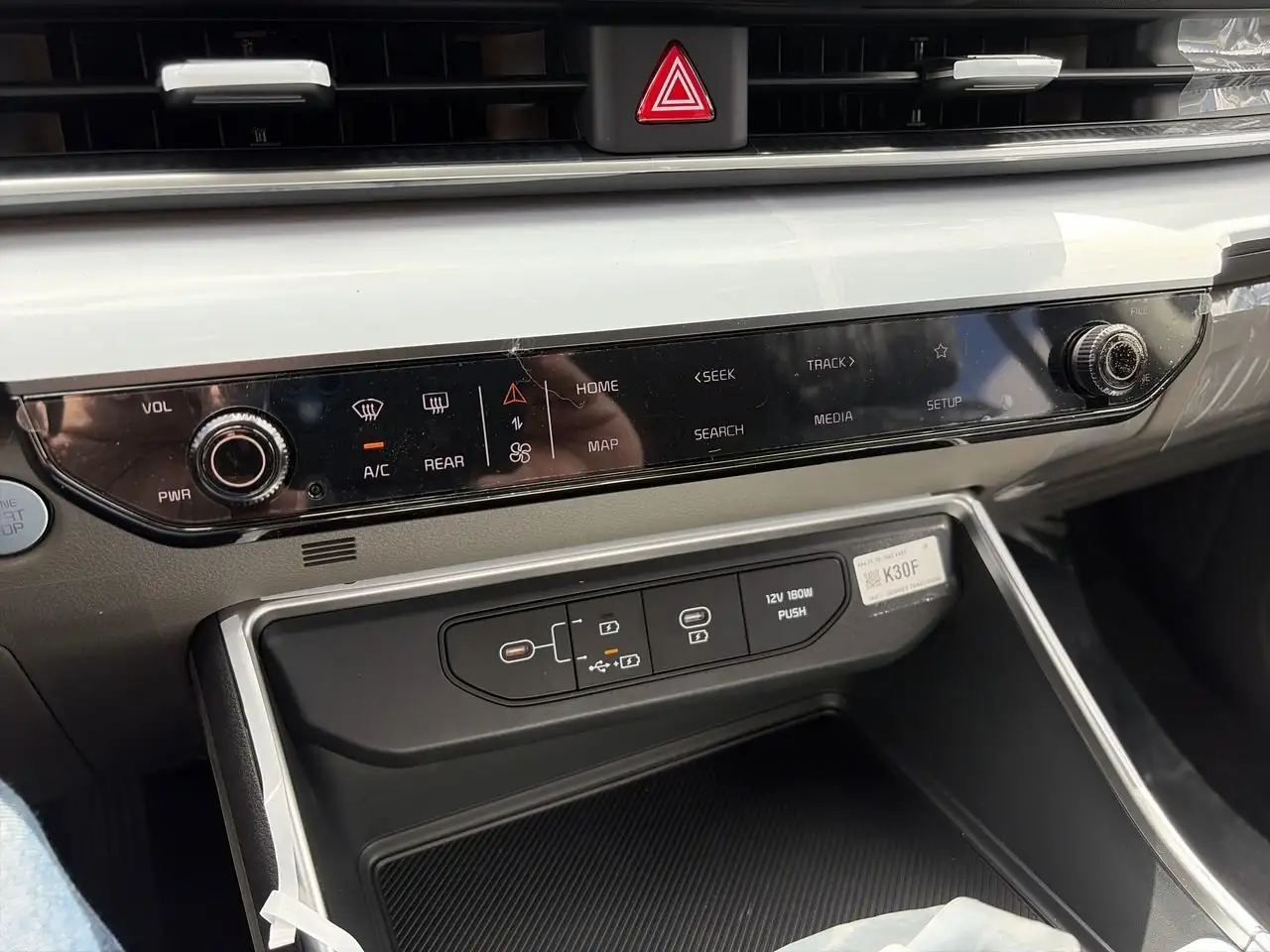 Kia Carnival photo Kia Carnival