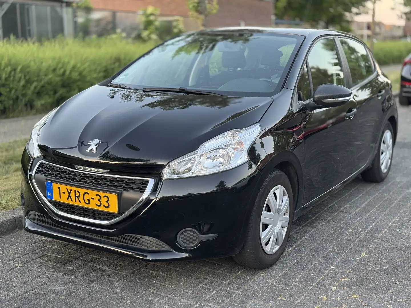 Peugeot 208 68 VTI Active Zwart - 1
