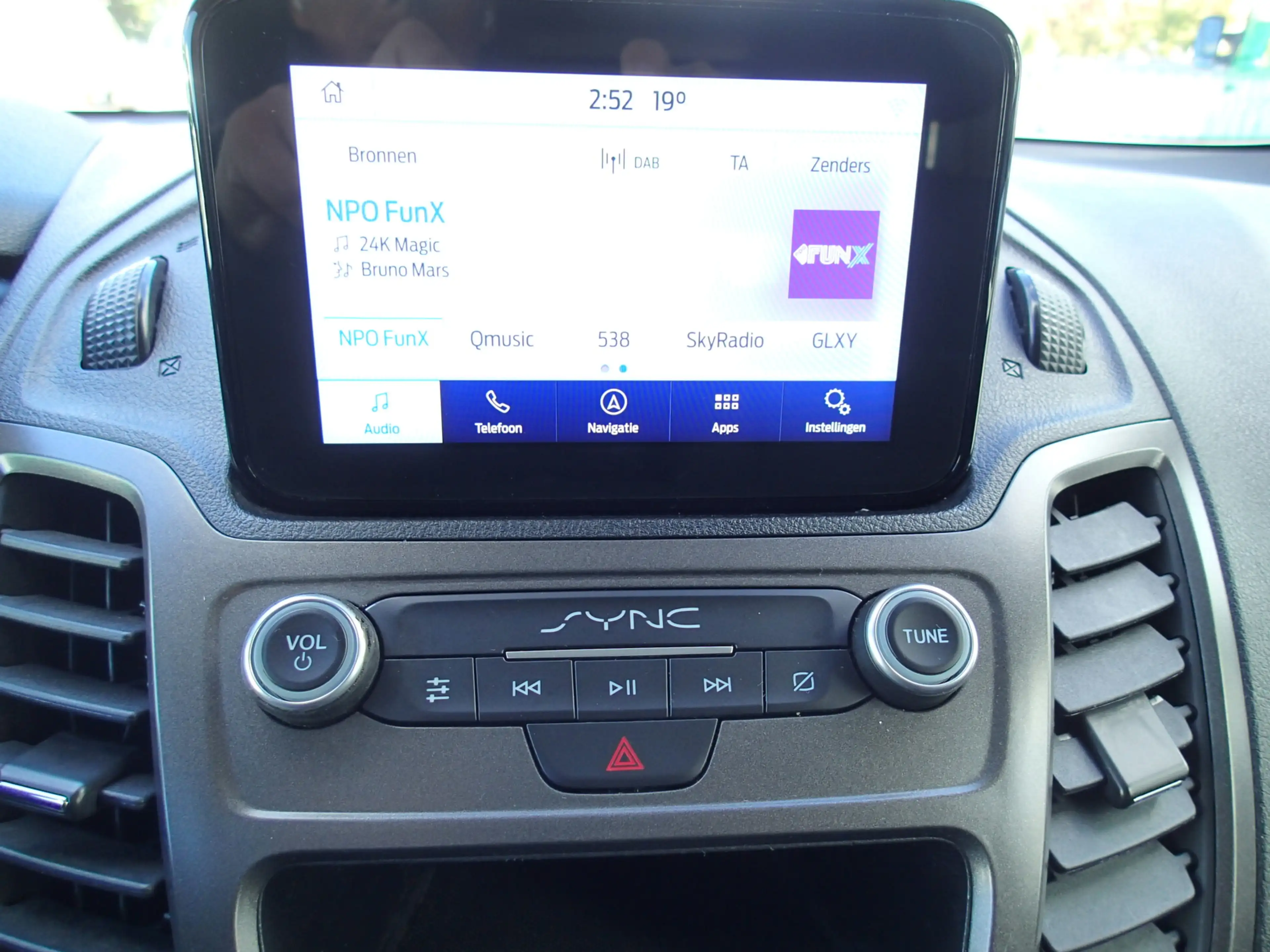 Ford Transit Connect 1.5 EcoBlue L2 Trend — photo 18
