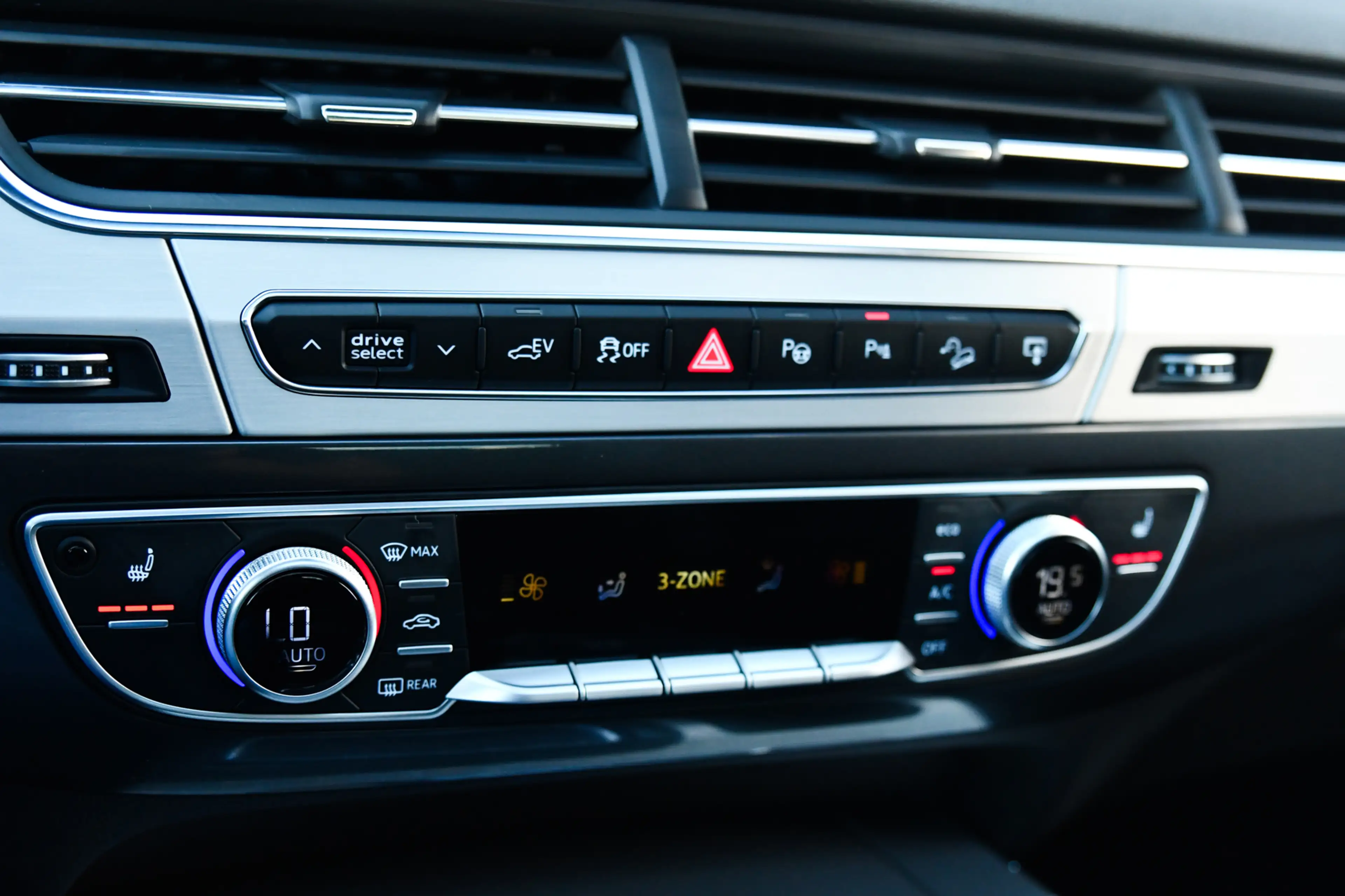 Audi Q7 e-tron 3.0 TDI quattro S-Line, Trekhaak, Luchtvering, Pan — photo 35