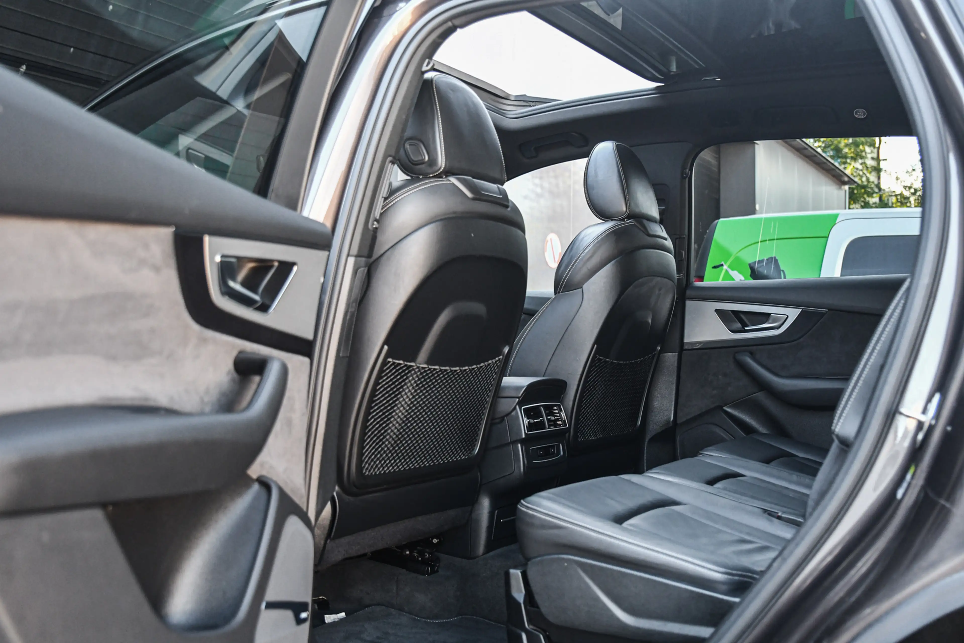 Audi Q7 e-tron 3.0 TDI quattro S-Line, Trekhaak, Luchtvering, Pan — photo 16