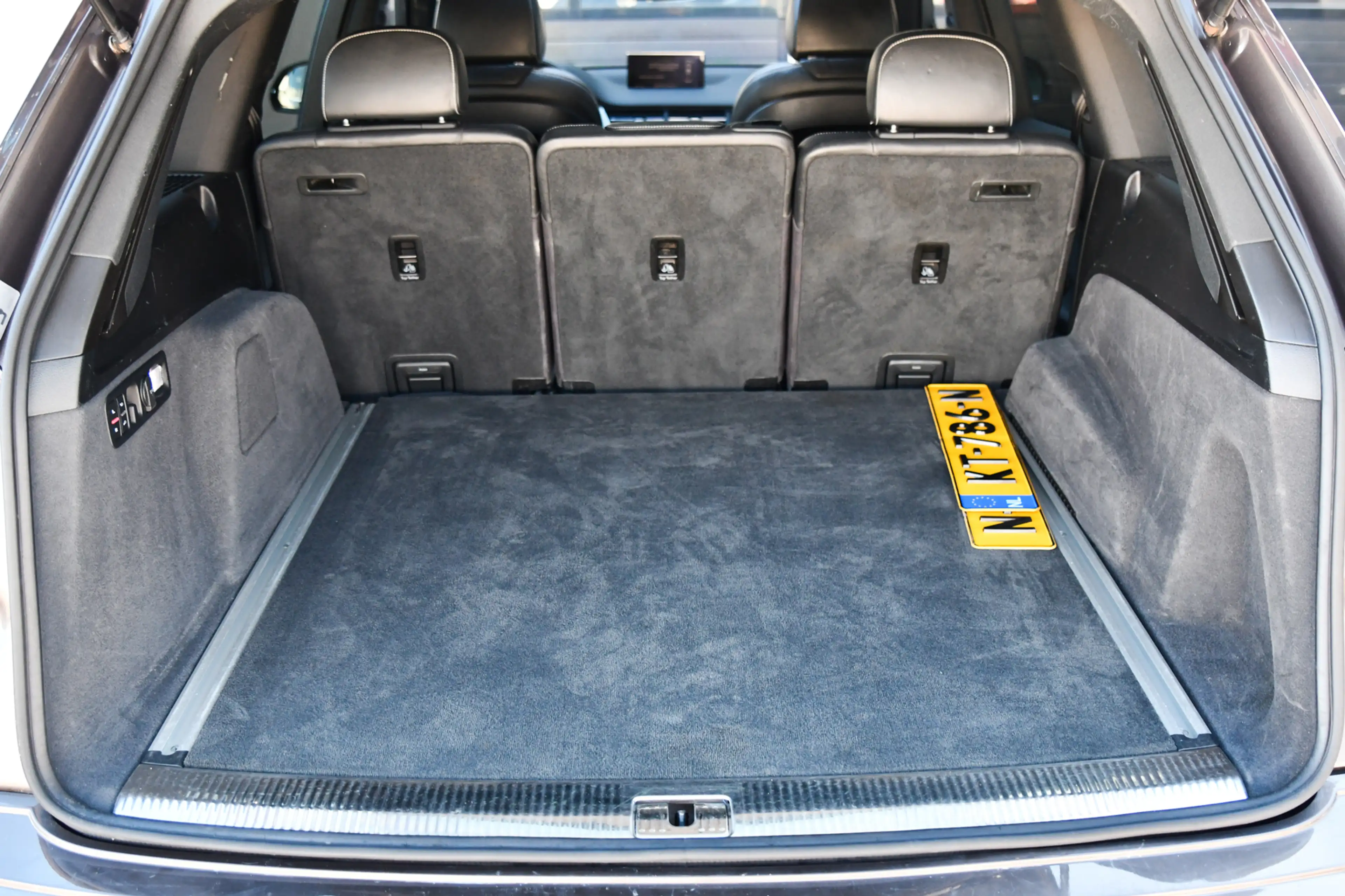 Audi Q7 e-tron 3.0 TDI quattro S-Line, Trekhaak, Luchtvering, Pan — photo 17