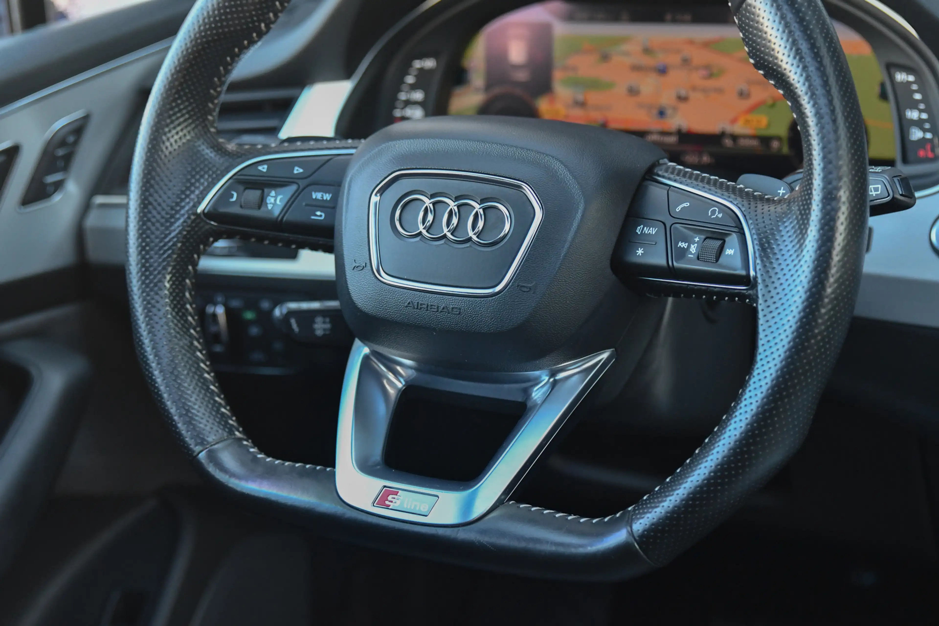 Audi Q7 e-tron 3.0 TDI quattro S-Line, Trekhaak, Luchtvering, Pan — photo 21