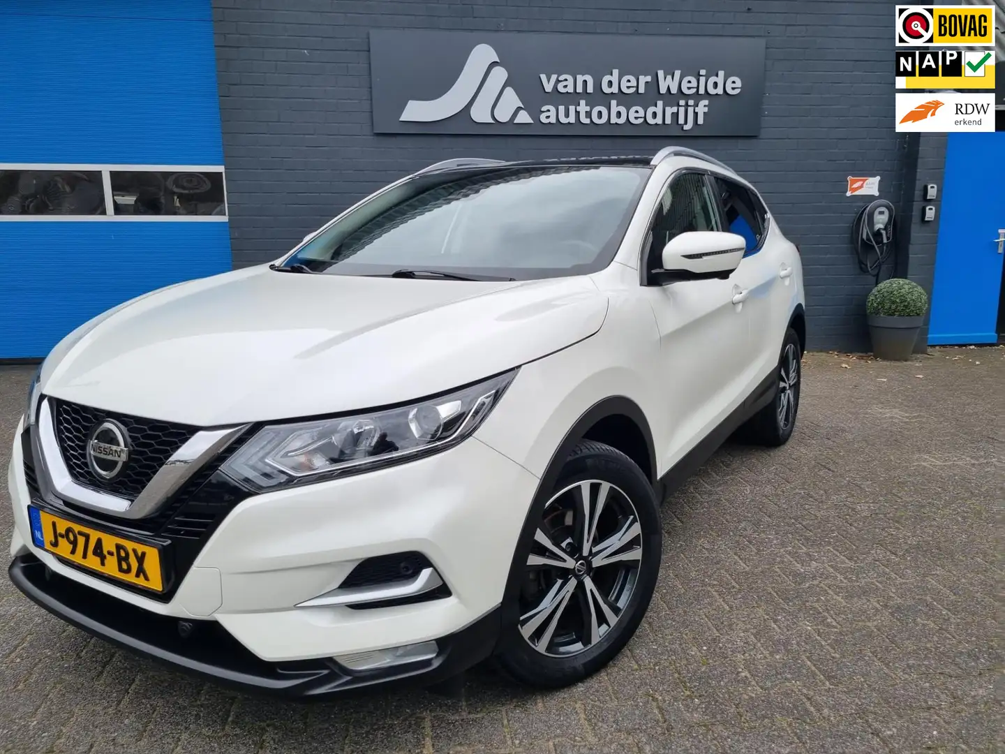 Nissan Qashqai 1.3 DIG-T N-Connecta, Panodak, trekhaak Wit - 1