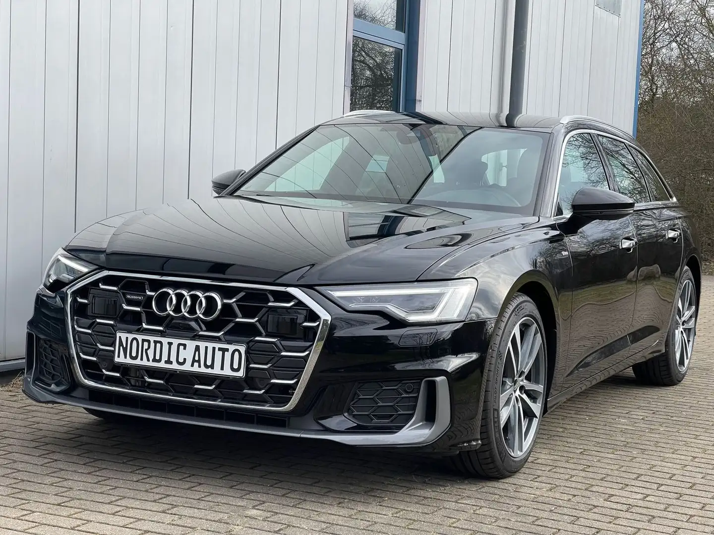 Audi A6 40 TDI quattro S line+AHK+Cockpit+Kamera+StandH Černá - 1