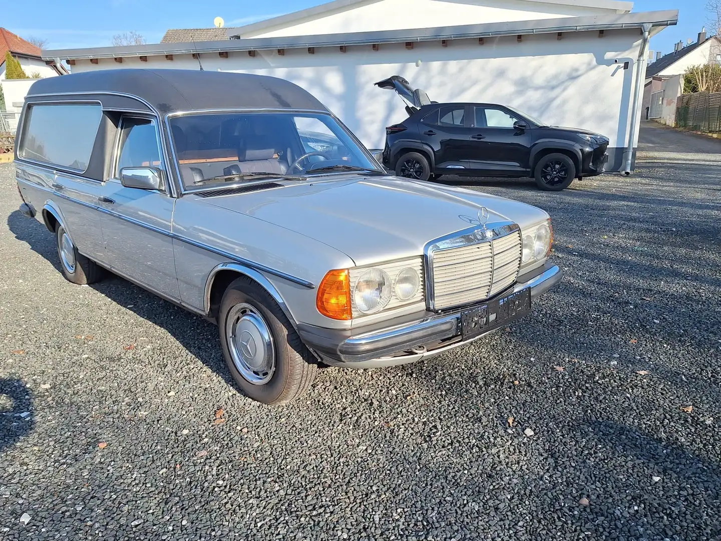 Mercedes-Benz 250 W 123 Bestattungswagen Autom., Oldtimer Argintiu - 2