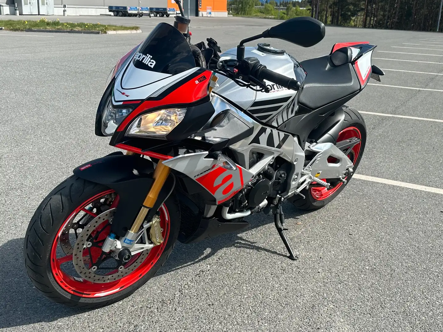 Aprilia Tuono V4 1100 Rot - 1