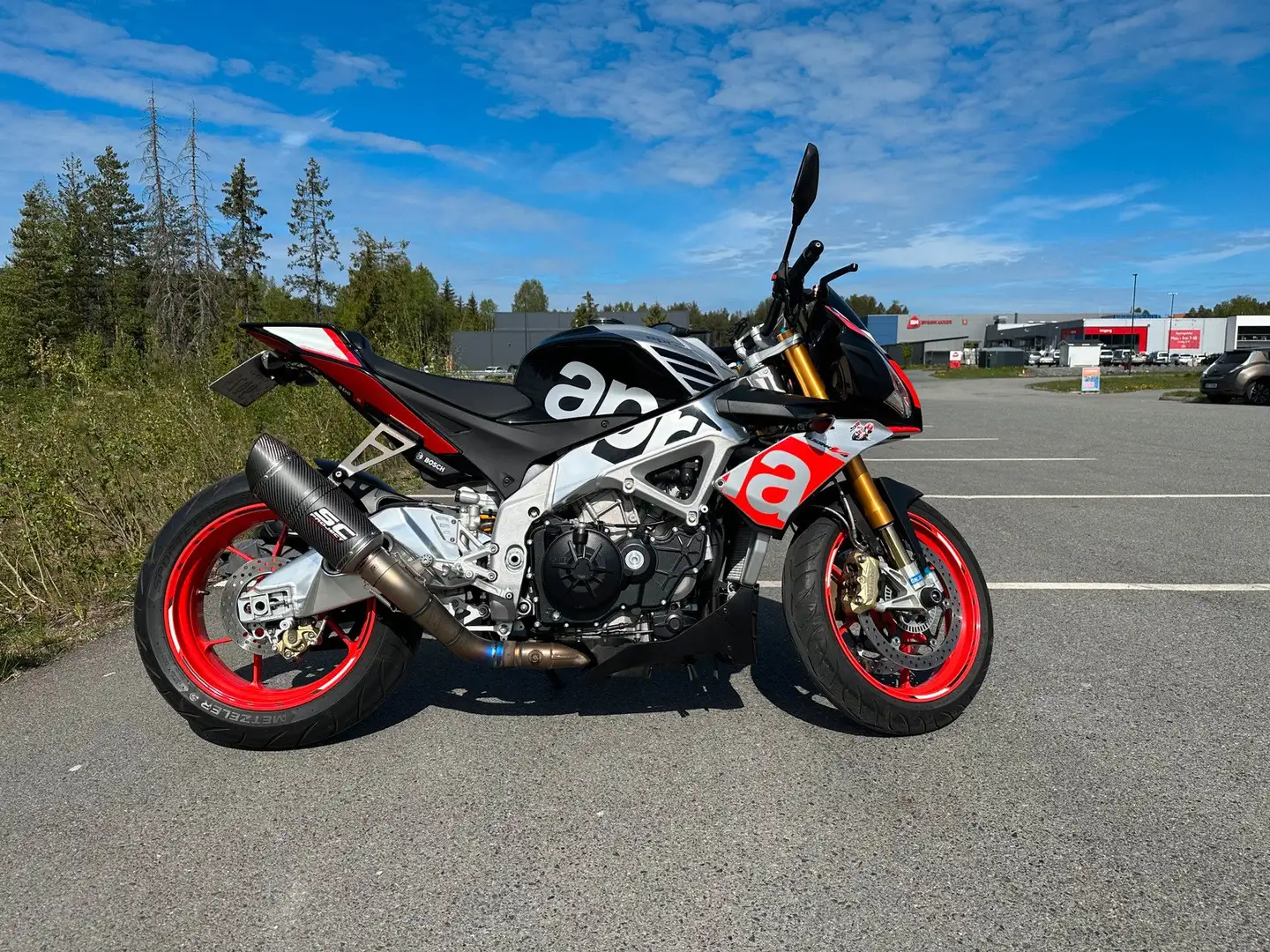 Aprilia Tuono V4 1100 Rot - 2
