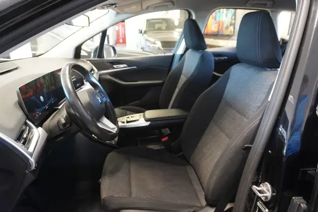 BMW 2 Series view 8