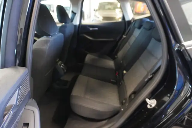 BMW 2 Series view 9