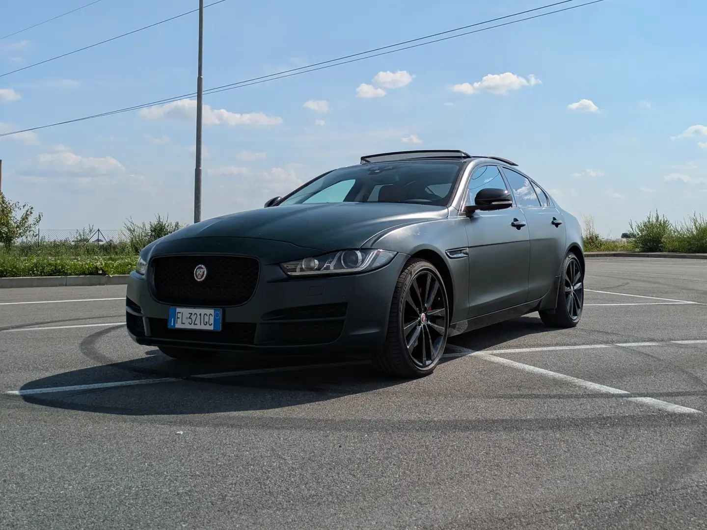 Jaguar XE UNICA Verde - 1